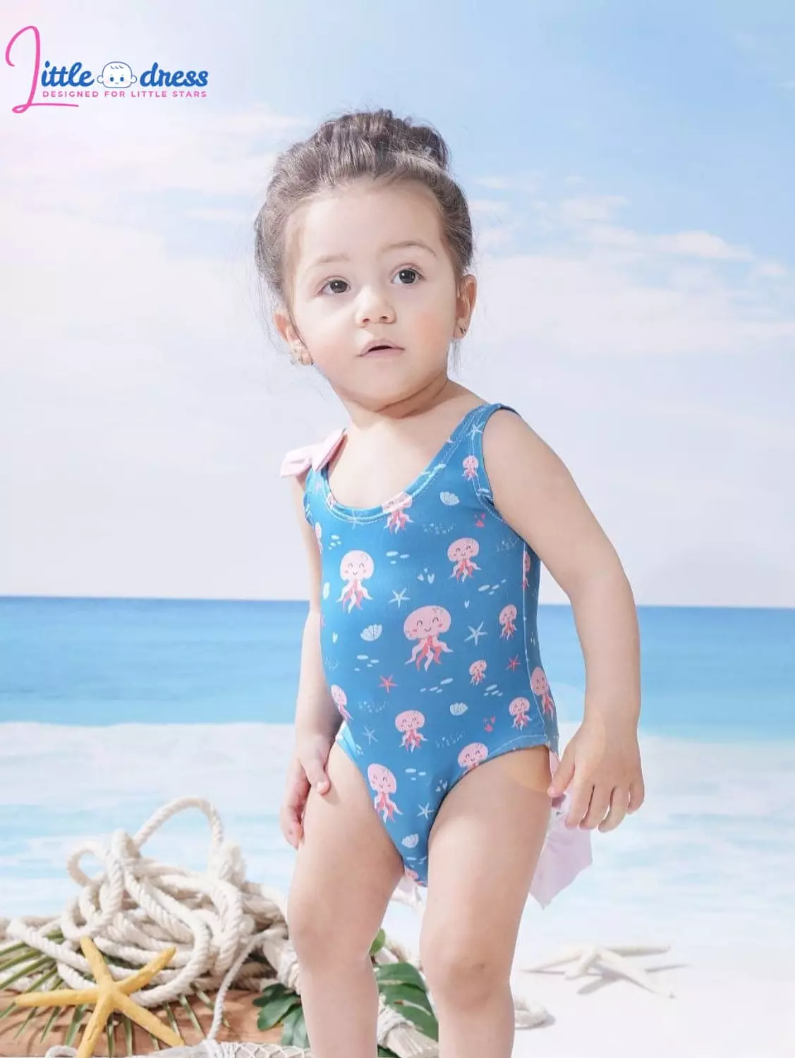 Girl`s swimming suit  1