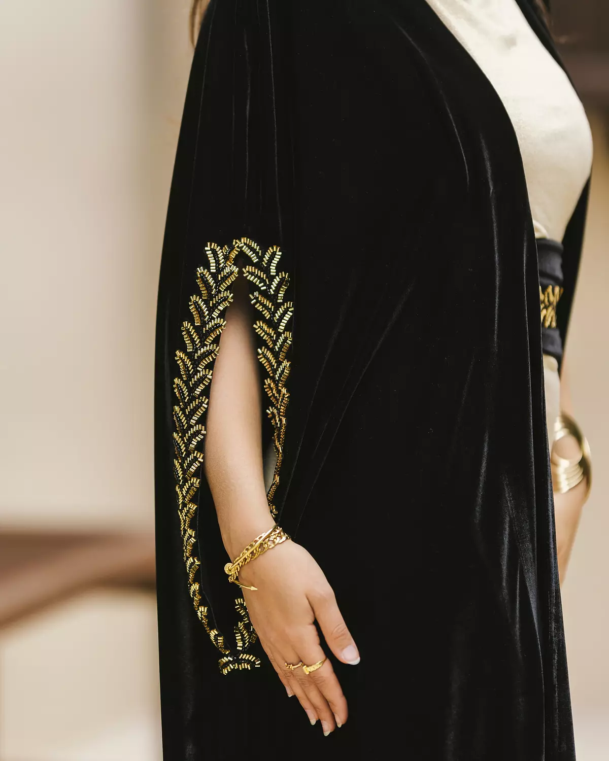 Embroidered velvet kaftan with belt 4