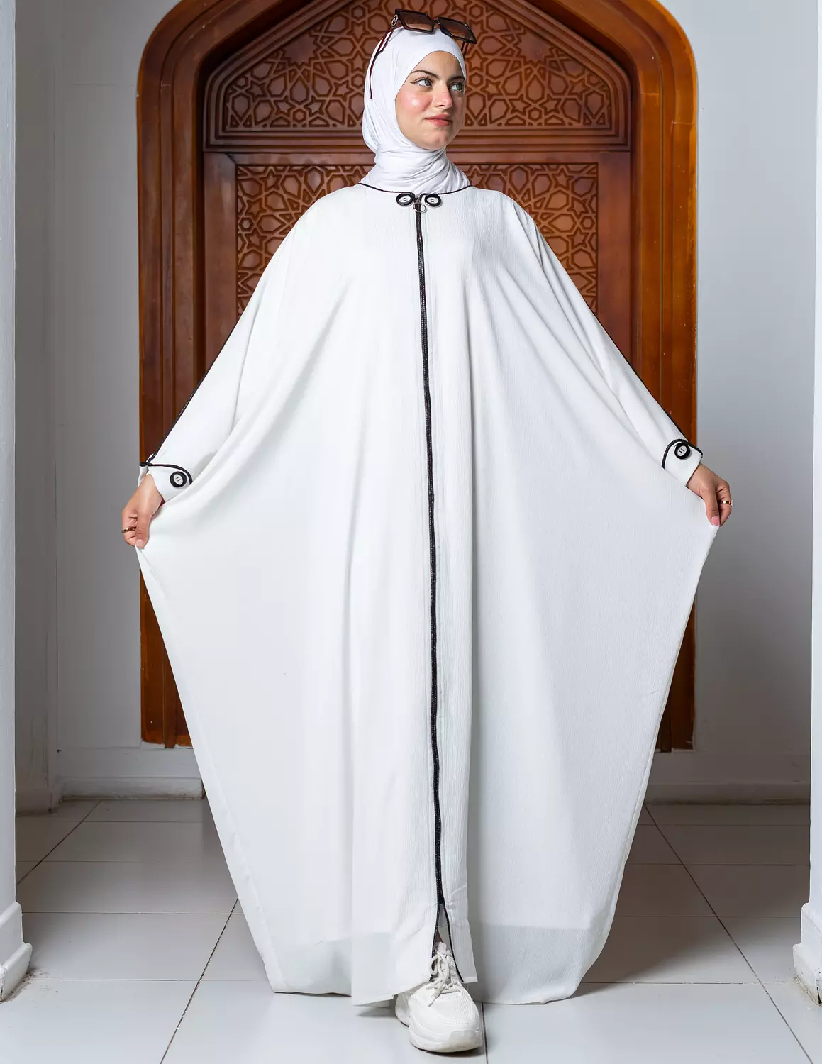 Blesse buttons abaya hover image