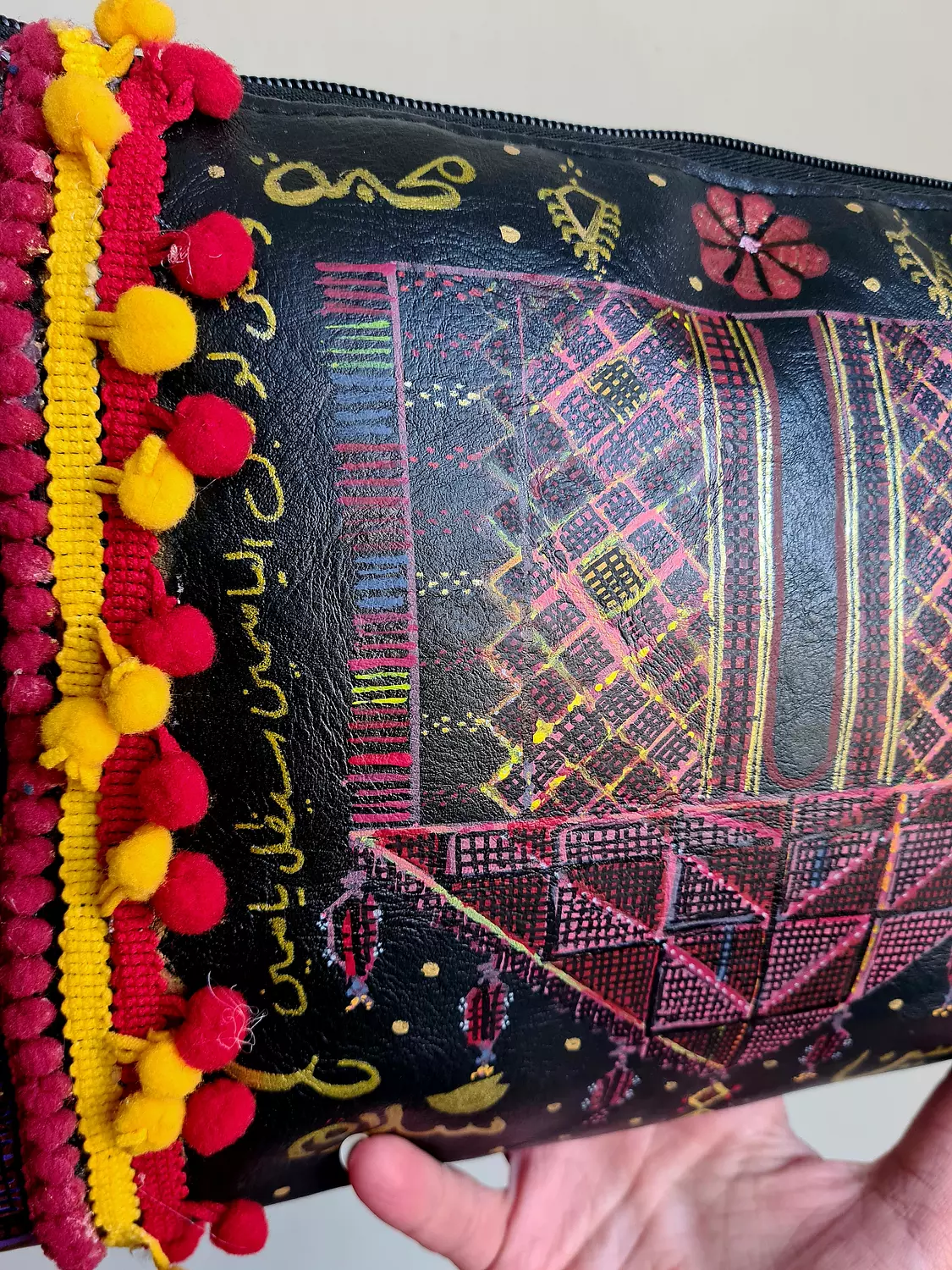 Tatreez pattern leather clutch  2