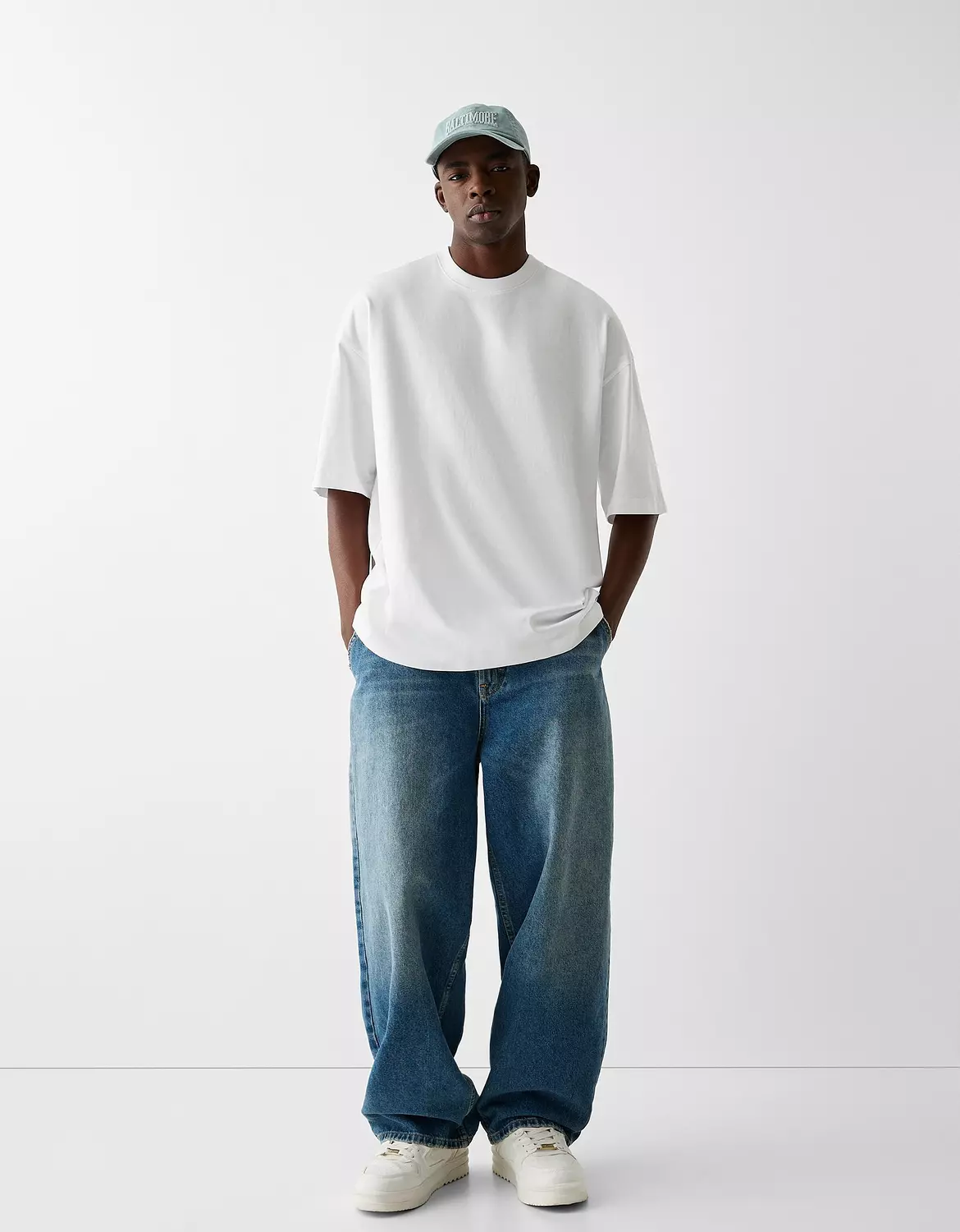 T-shirt zara oversize white unsix hover image