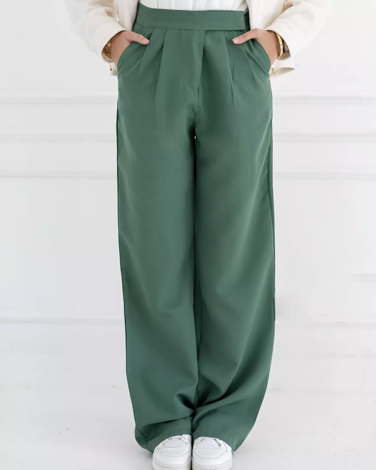 Olive classic high-waisted pant image