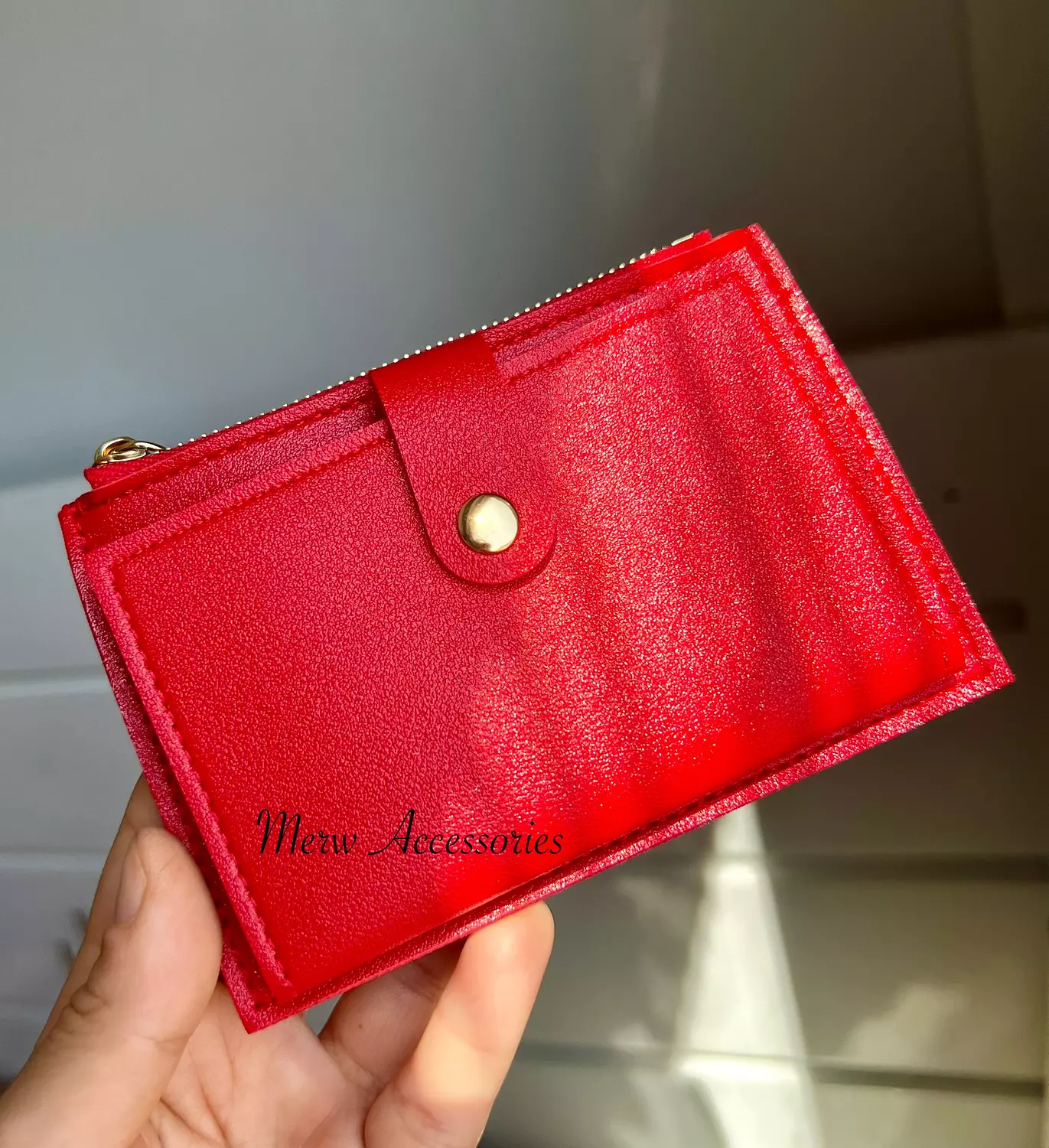 Red wallet . image