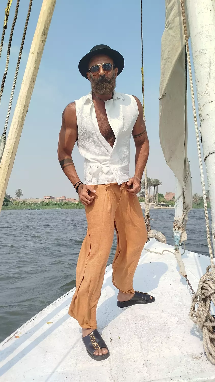 Crossed sleeveless white lenin shirt with side tie  2