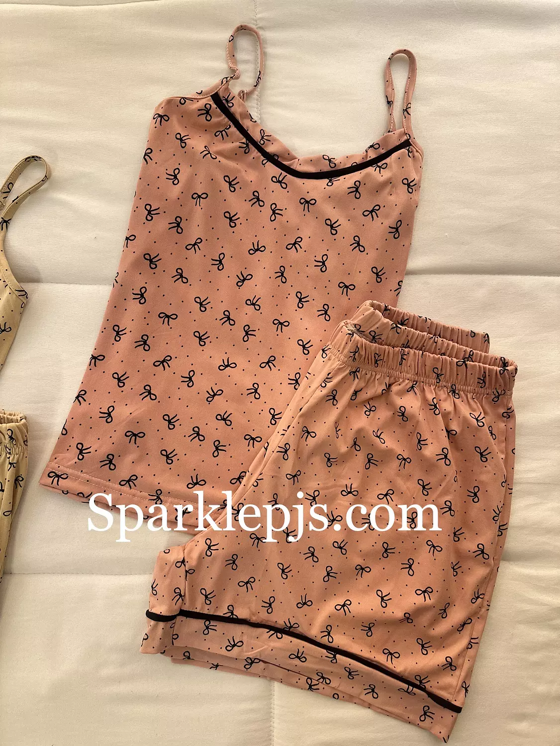 Bow shorts hover image