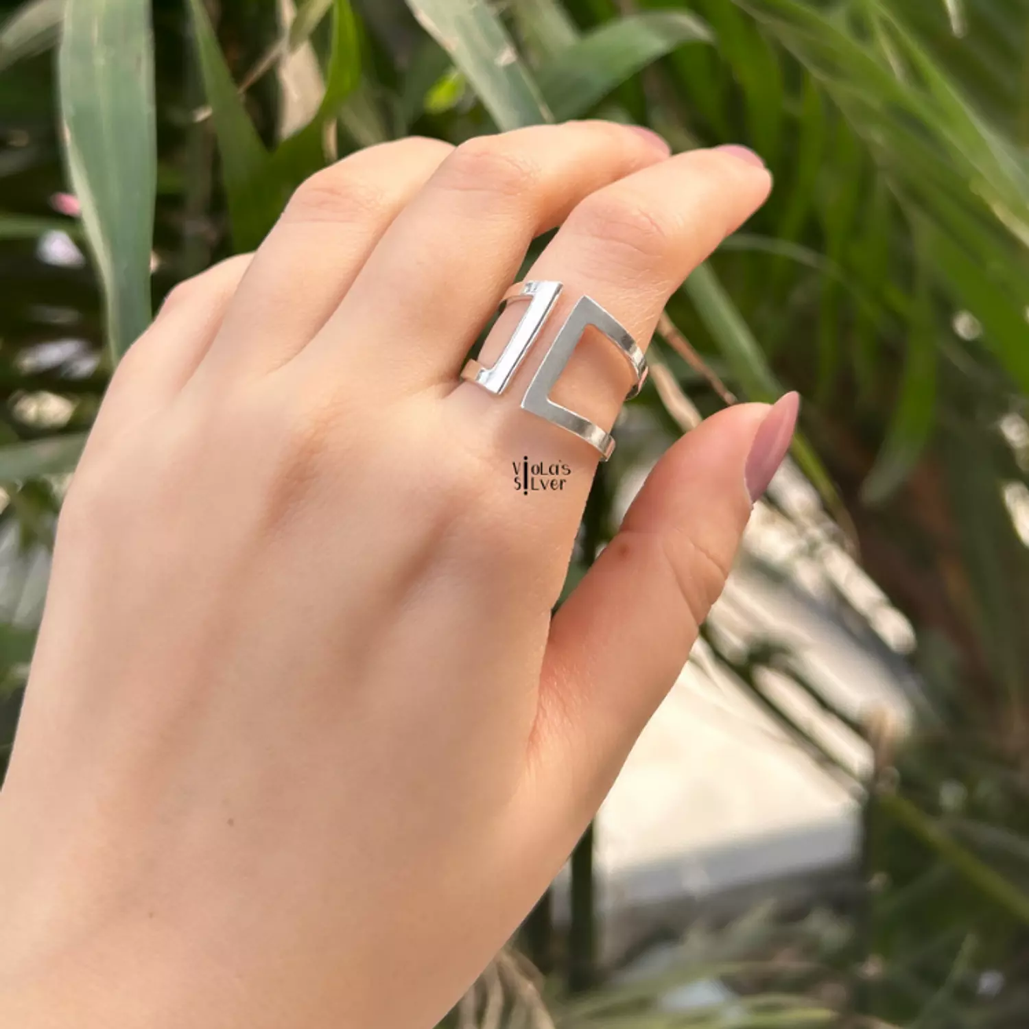 Plain geometric ring image