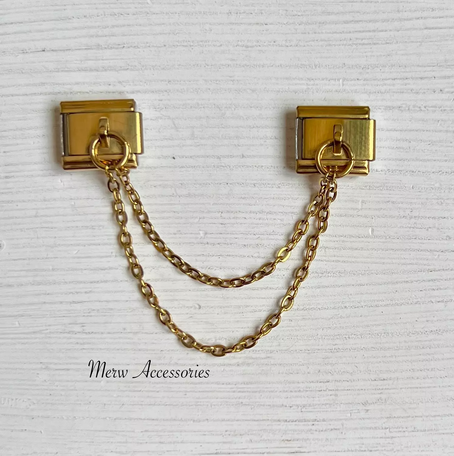 Double chain charm image