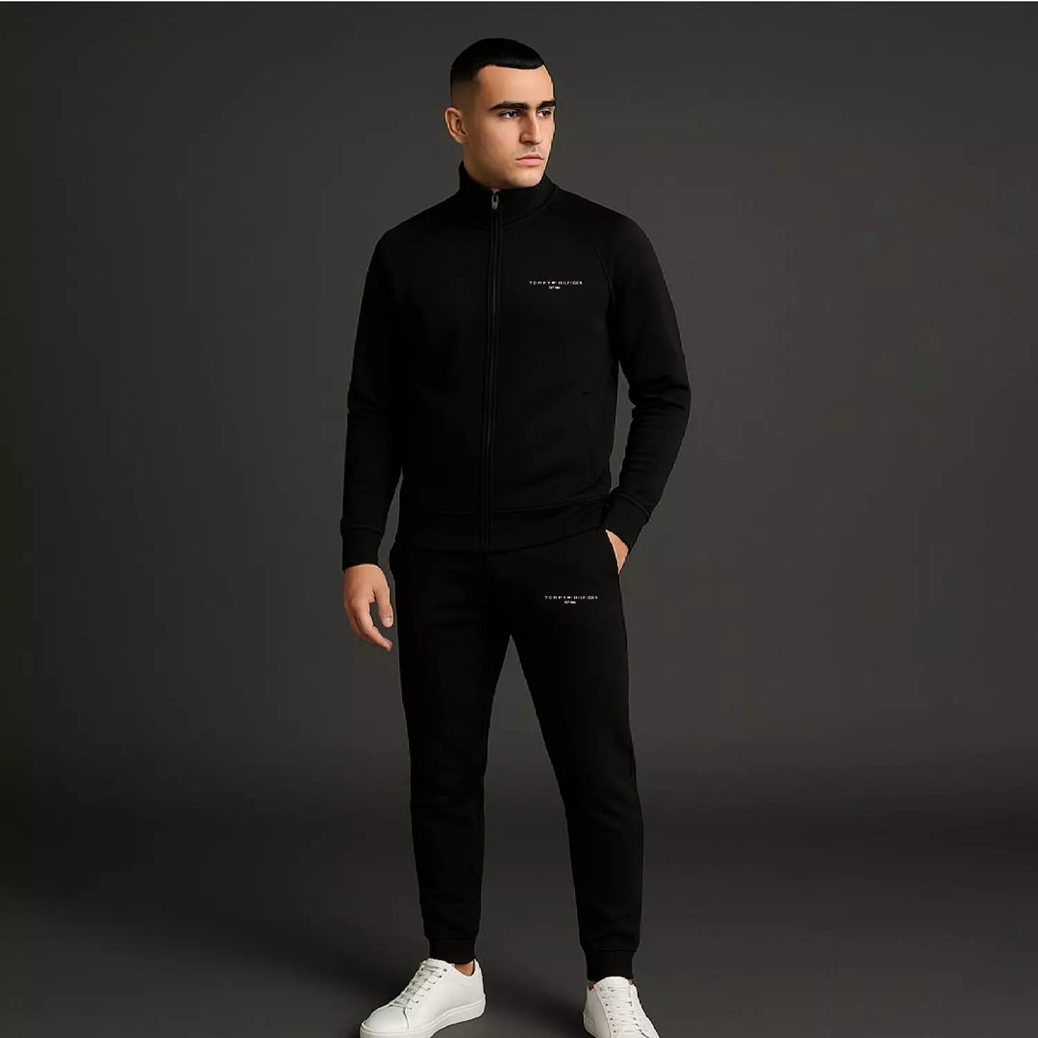Tracksuit Tommy Basic hover image