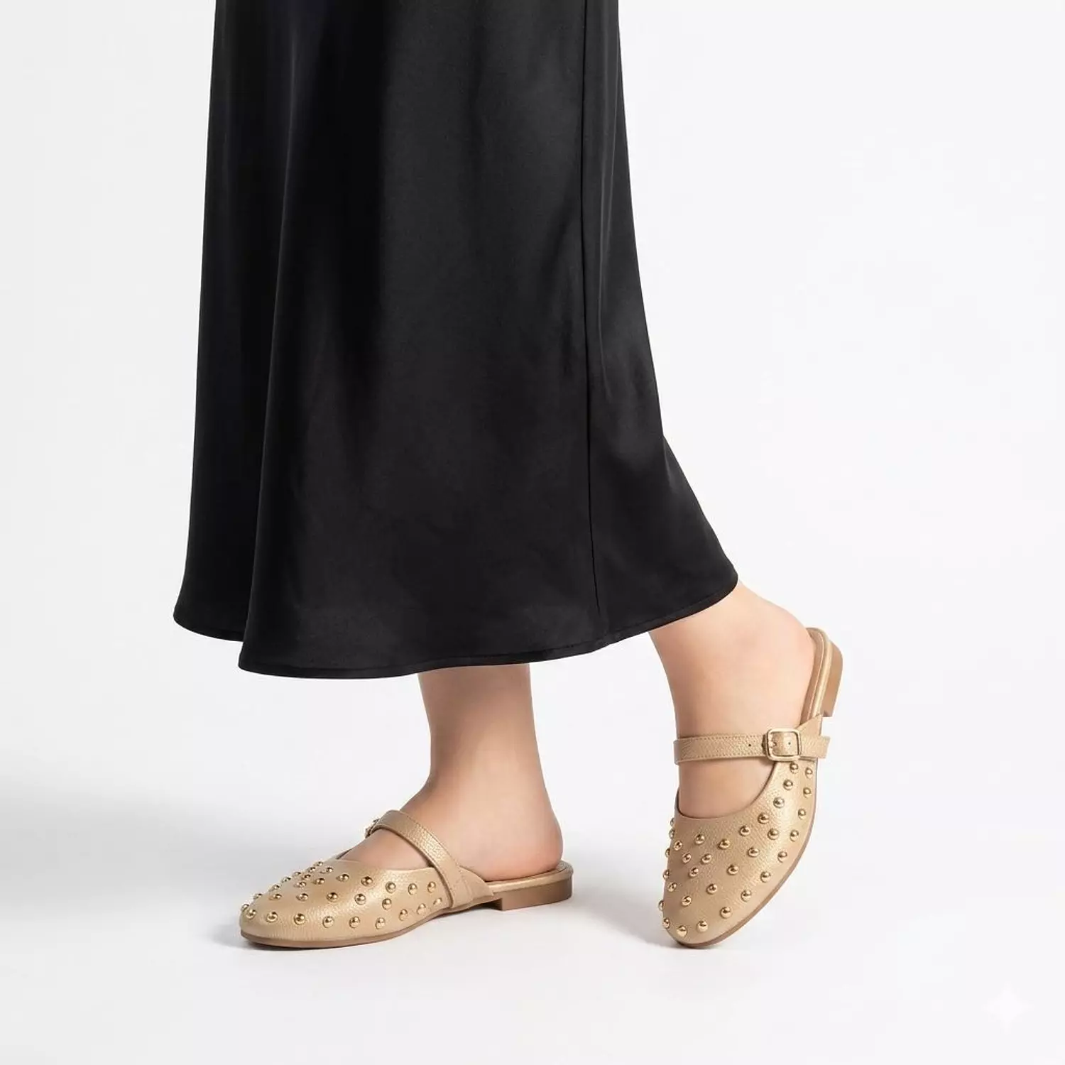 Comfortable Pearl Slides image