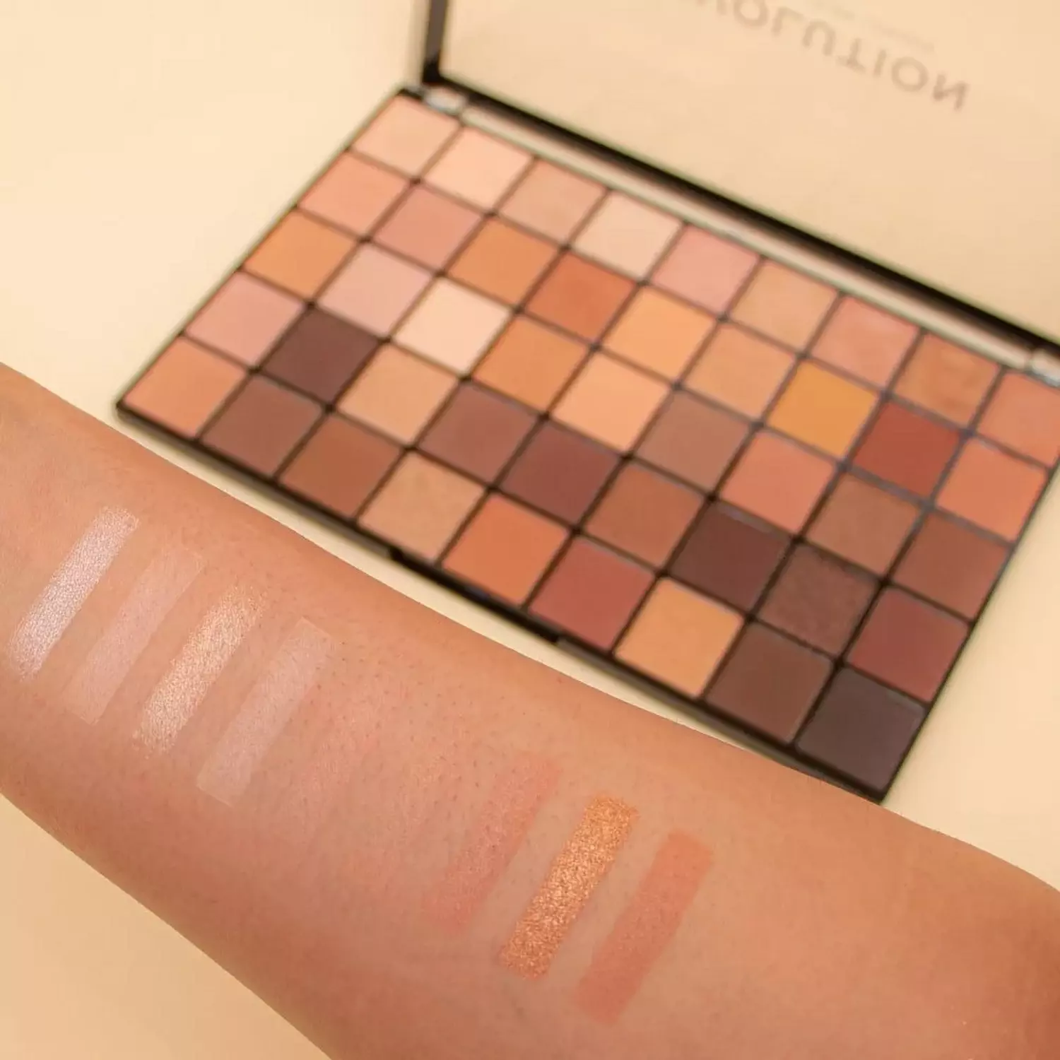 Revolution Maxi Reloaded Palette Nudes 6