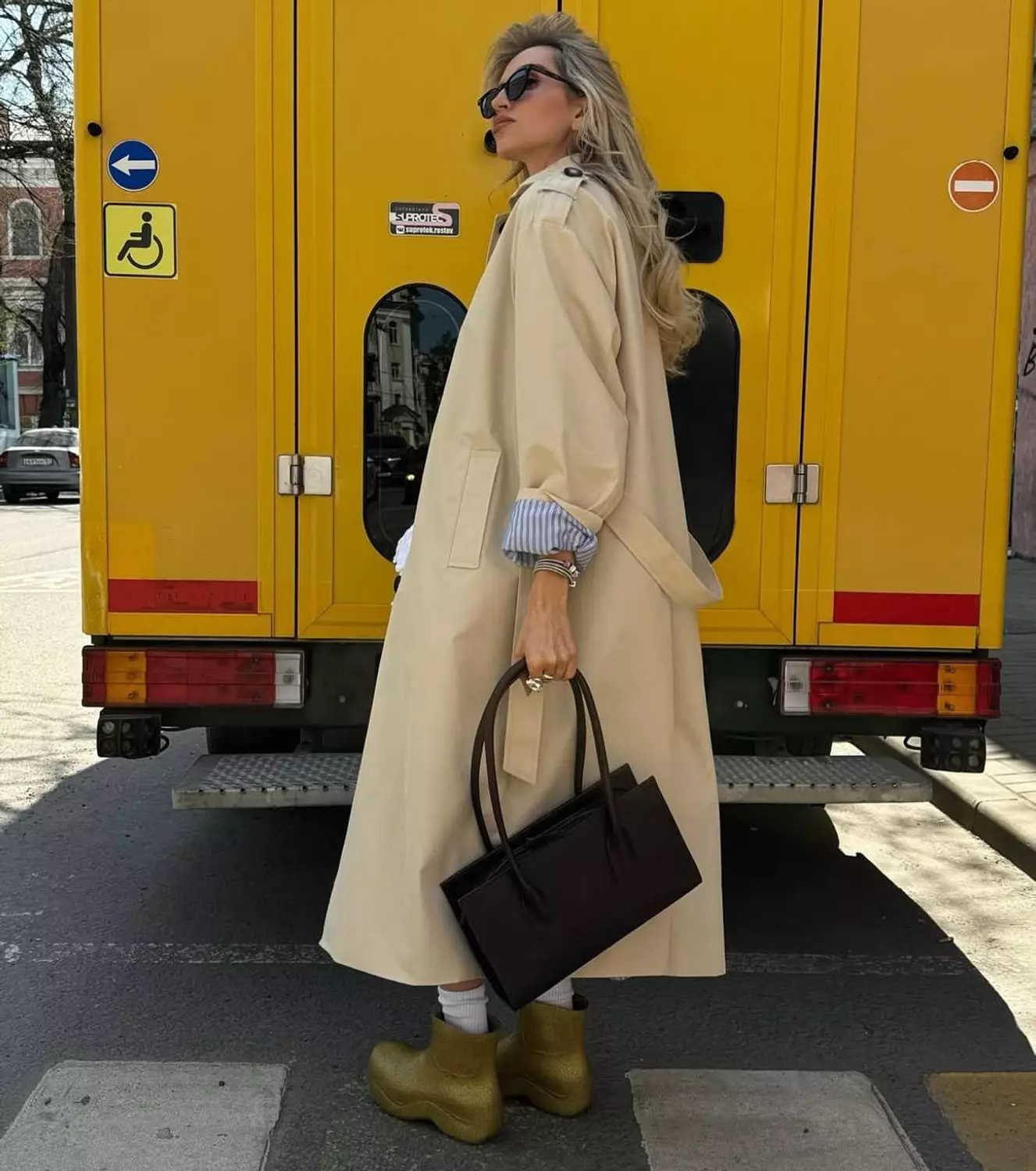 Trench coat with Striped back 4