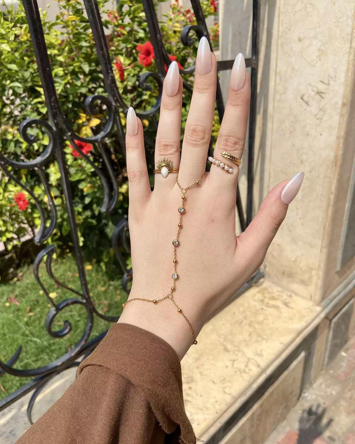 Stainless steel hand chain with crystal  1
