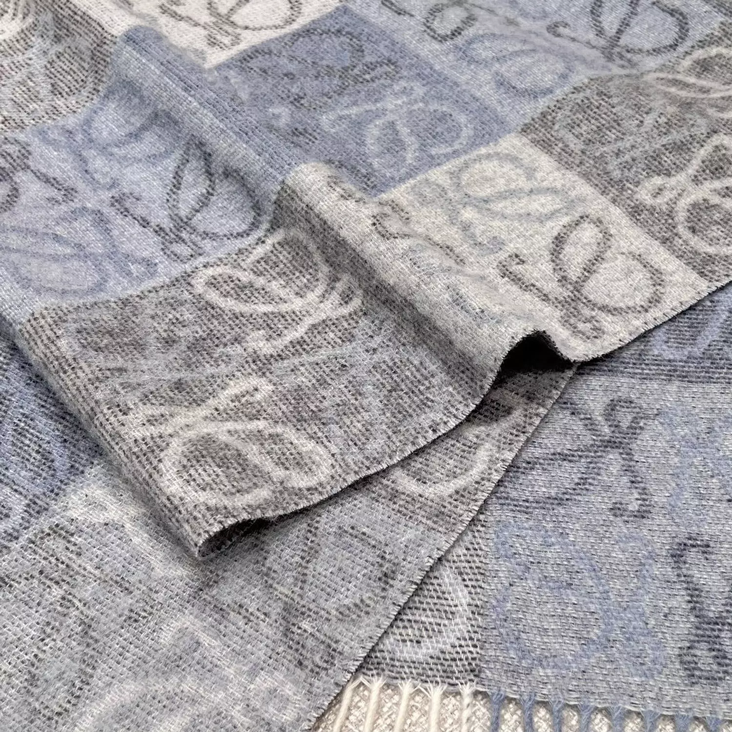 Loewe scarf 4