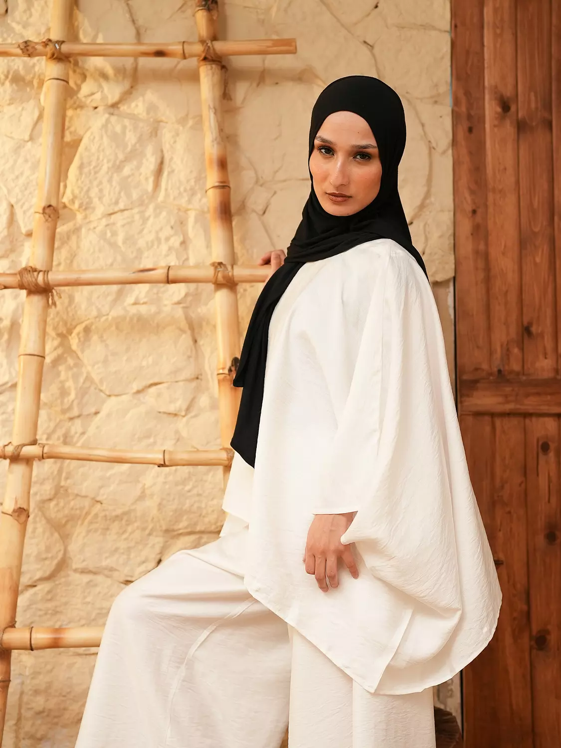 SILKY WHITE WOMAN SET 4