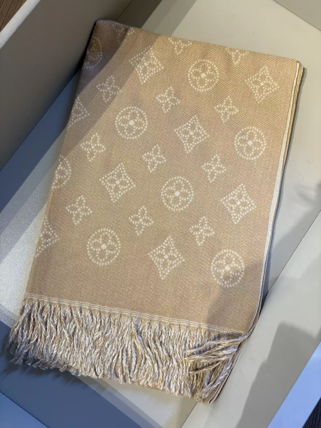 LV WOOL SHAWL 12