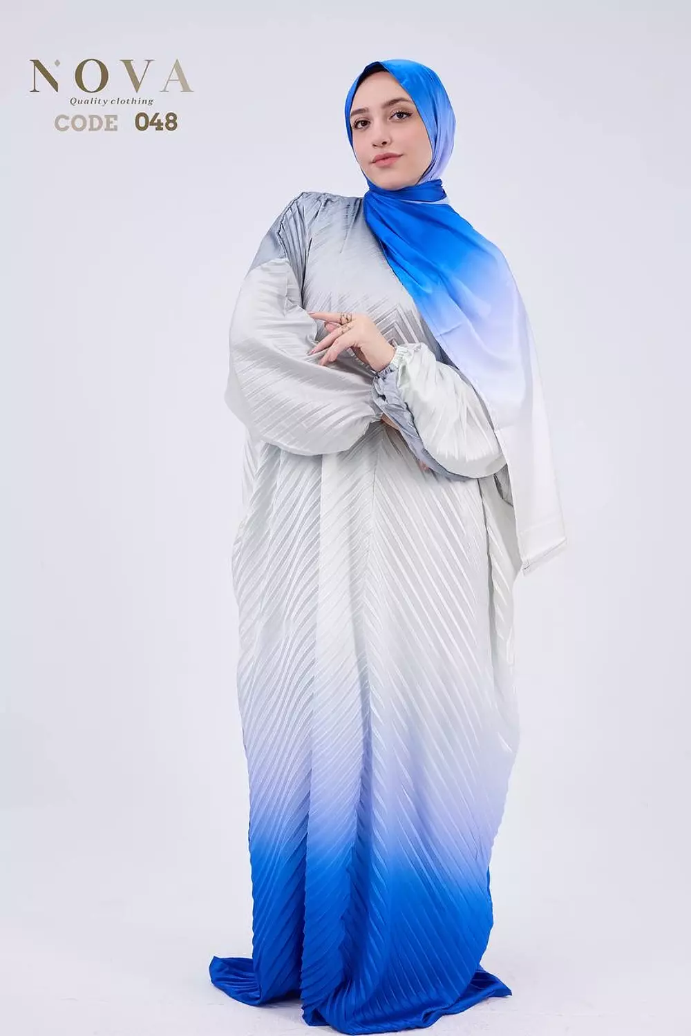 Royal blue gradient pleated image