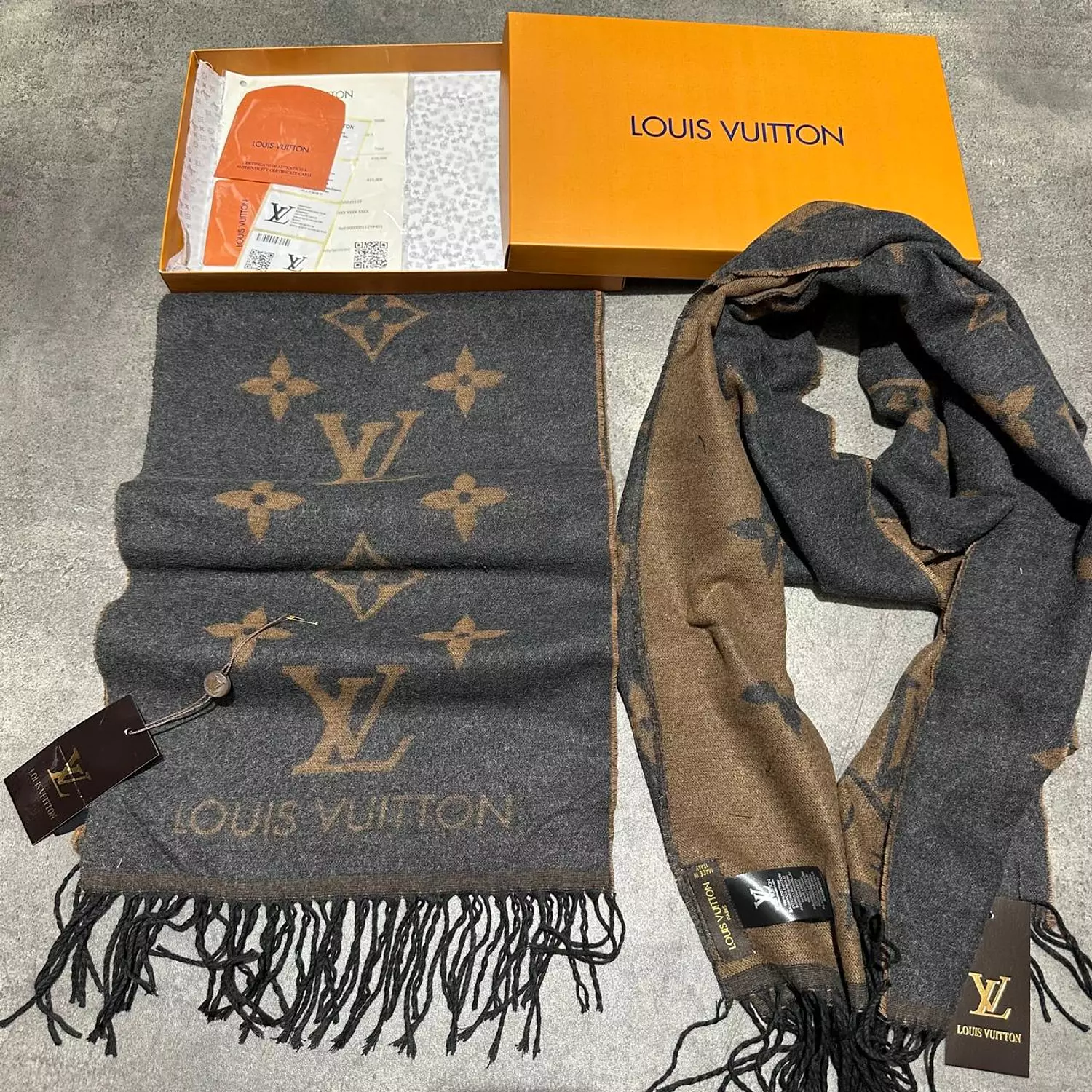 LOUIS VUITTON SCARF -BROWN&BLACK hover image