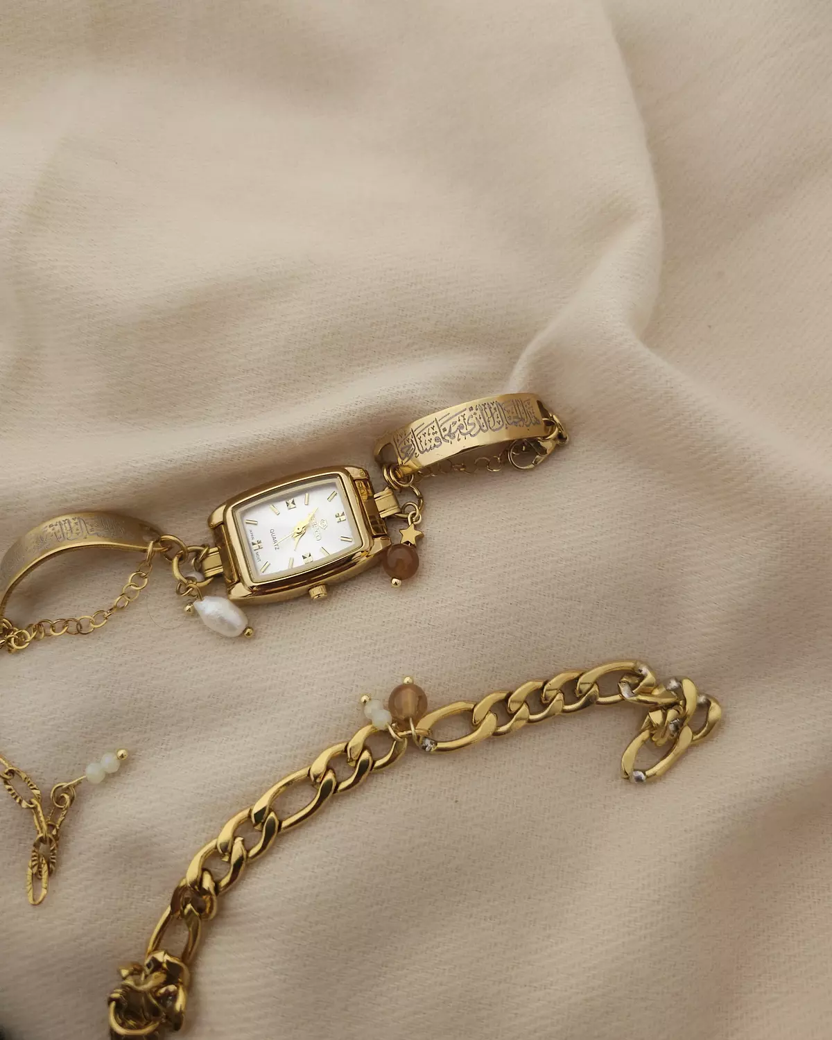 هَذَا الجَمَالُ الَّذي مَهما قَسَىٰ رَحِما/ساعة hover image