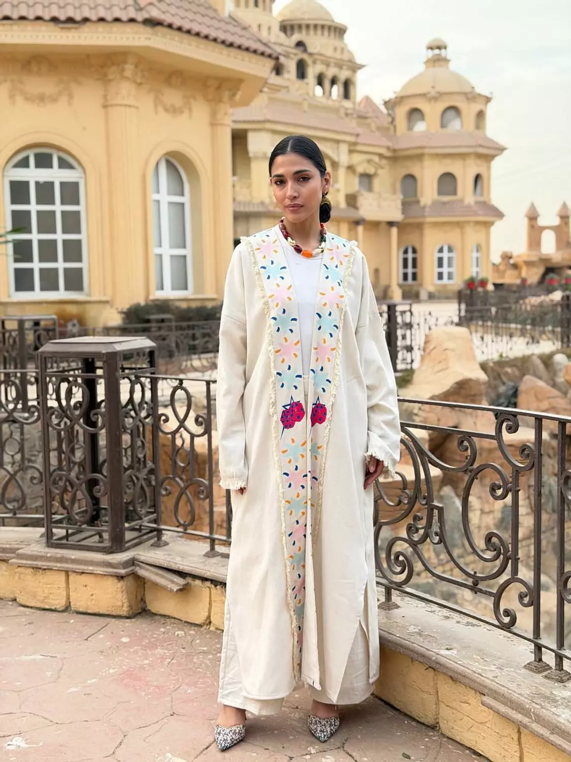 biege kaftan image