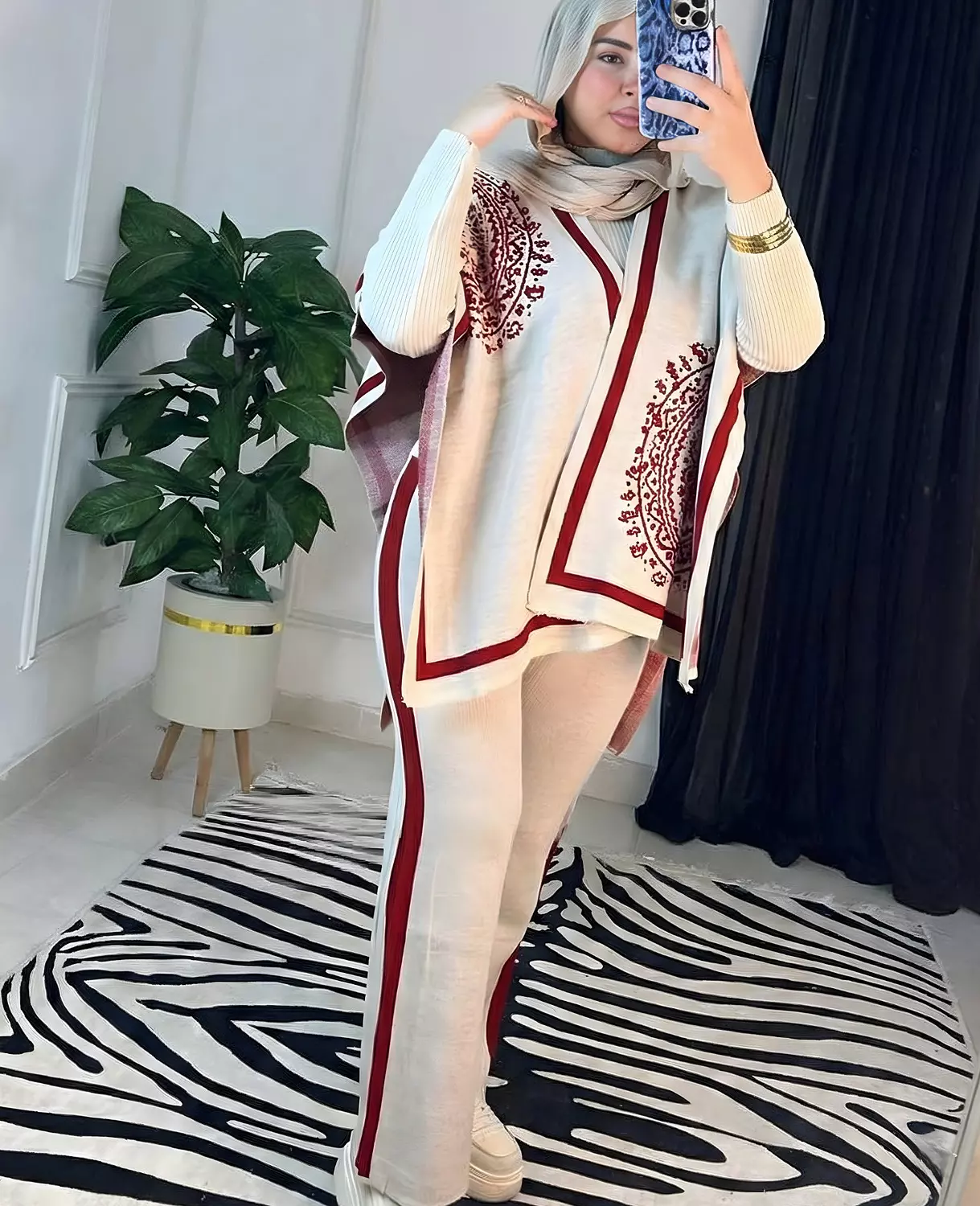 Print Poncho-Style Knit Lounge Set 4