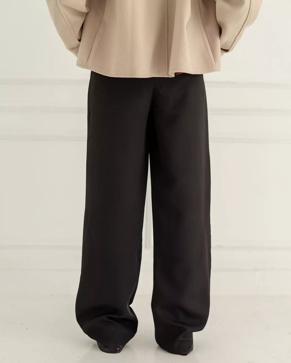 Black classic pant hover image