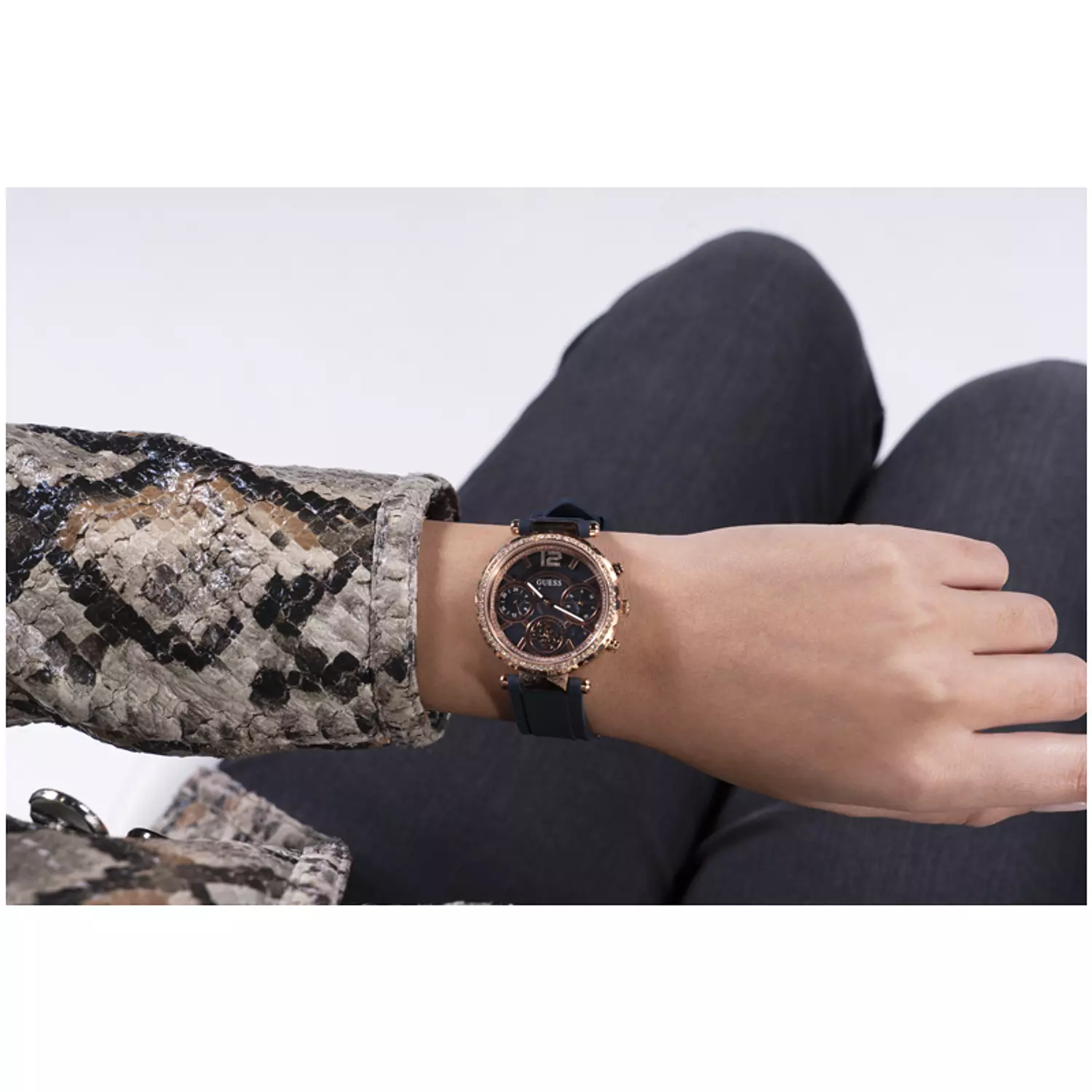 Guess GW0484L2 Watch For Ladies Case Color Rose Gold - Round Shape Silicone Strap 3