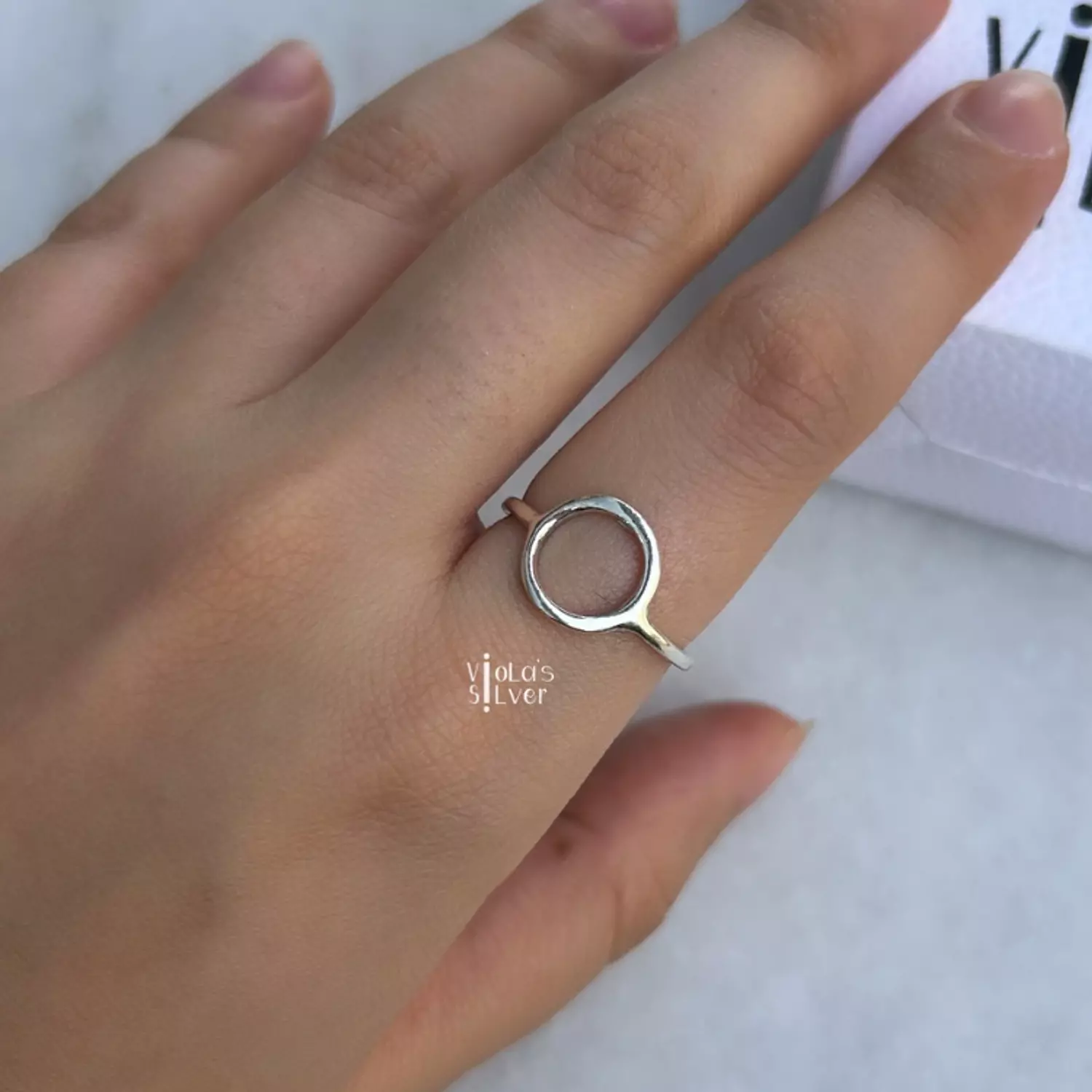 Circle thin ring