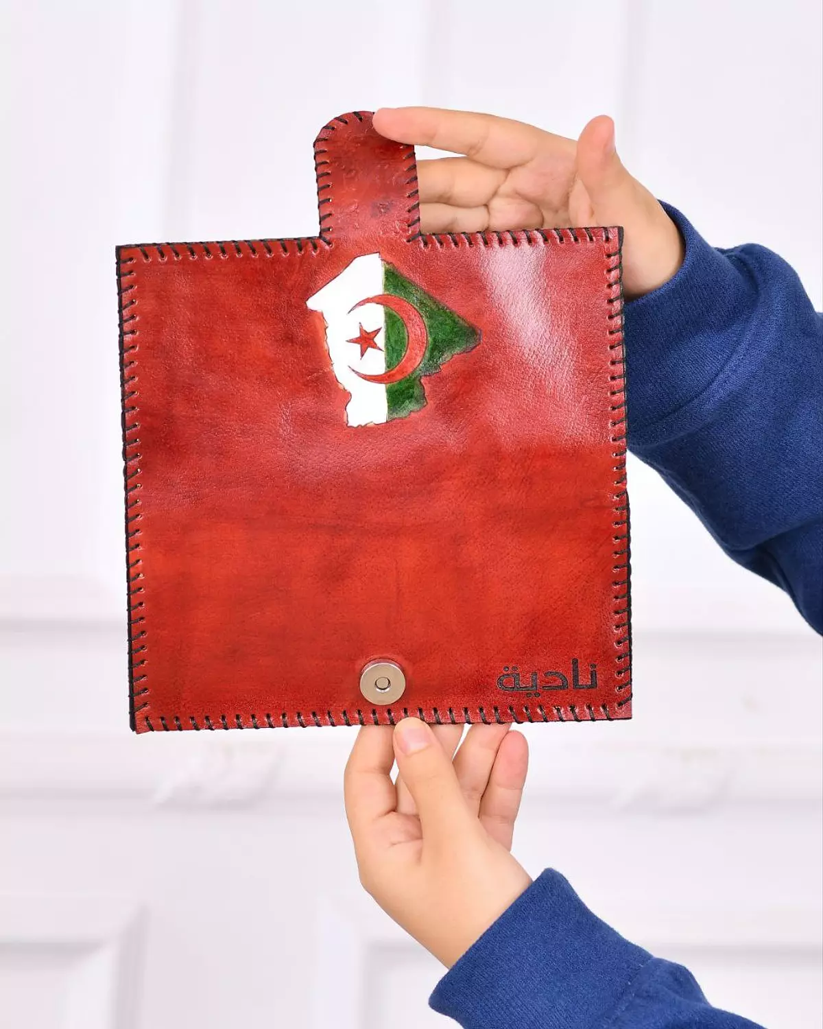 flag wallet hover image