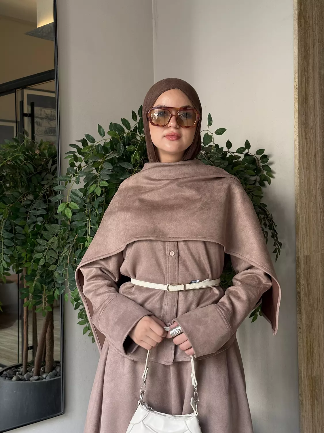 Lora cafe hover image