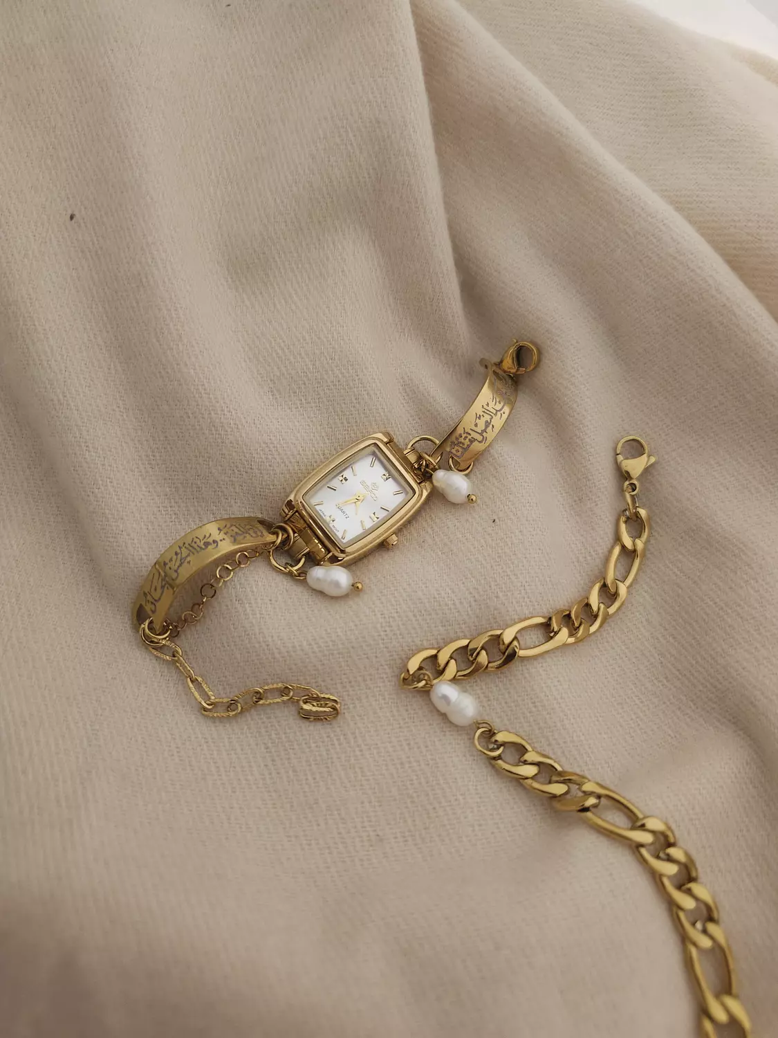 بعض العيون كحد النصل تقتلنا/ساعة image