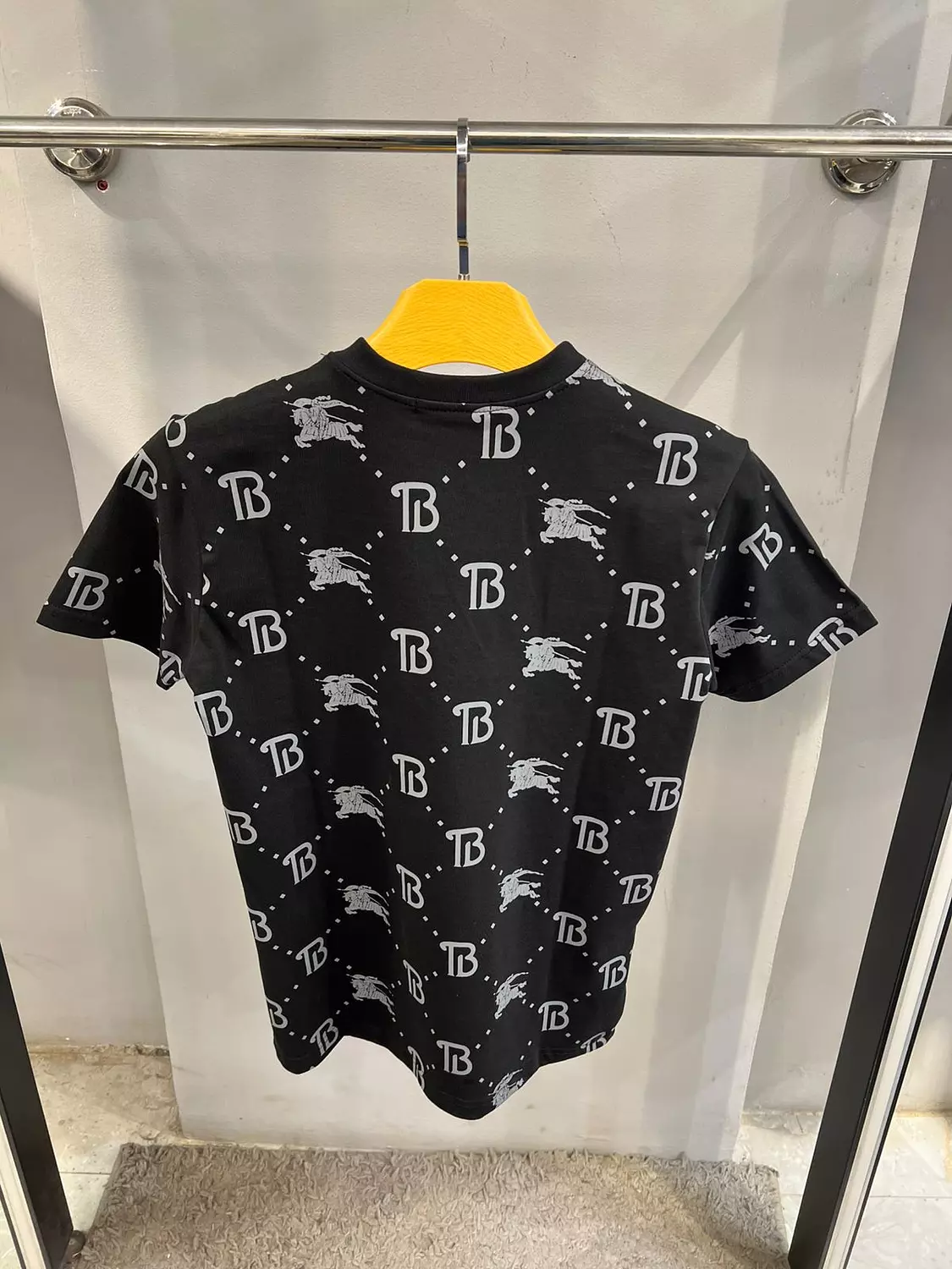 BURBERRY TSHIRT / 1482 6