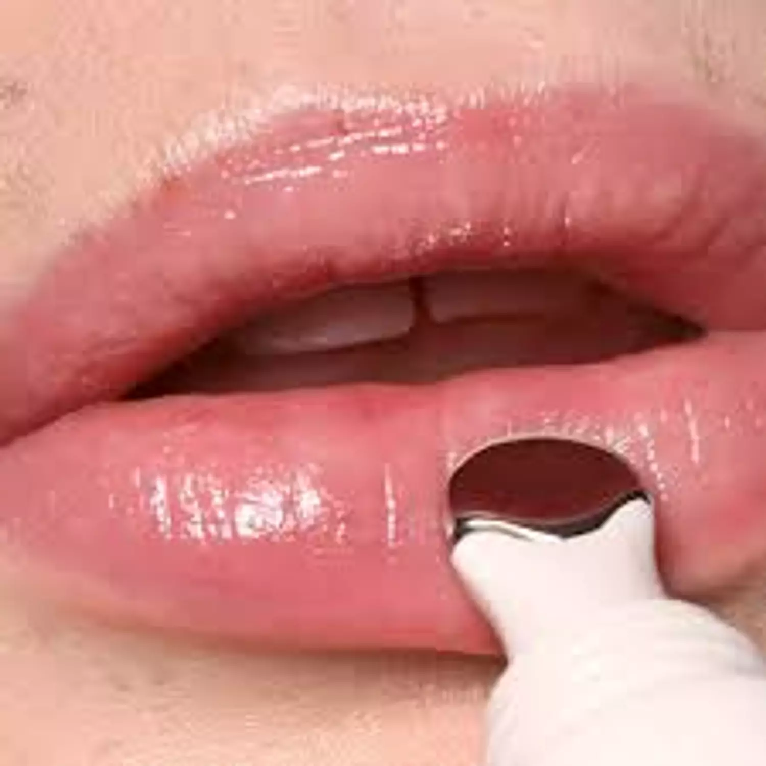  Refy LIP GLOSS High-shine lip gloss  6