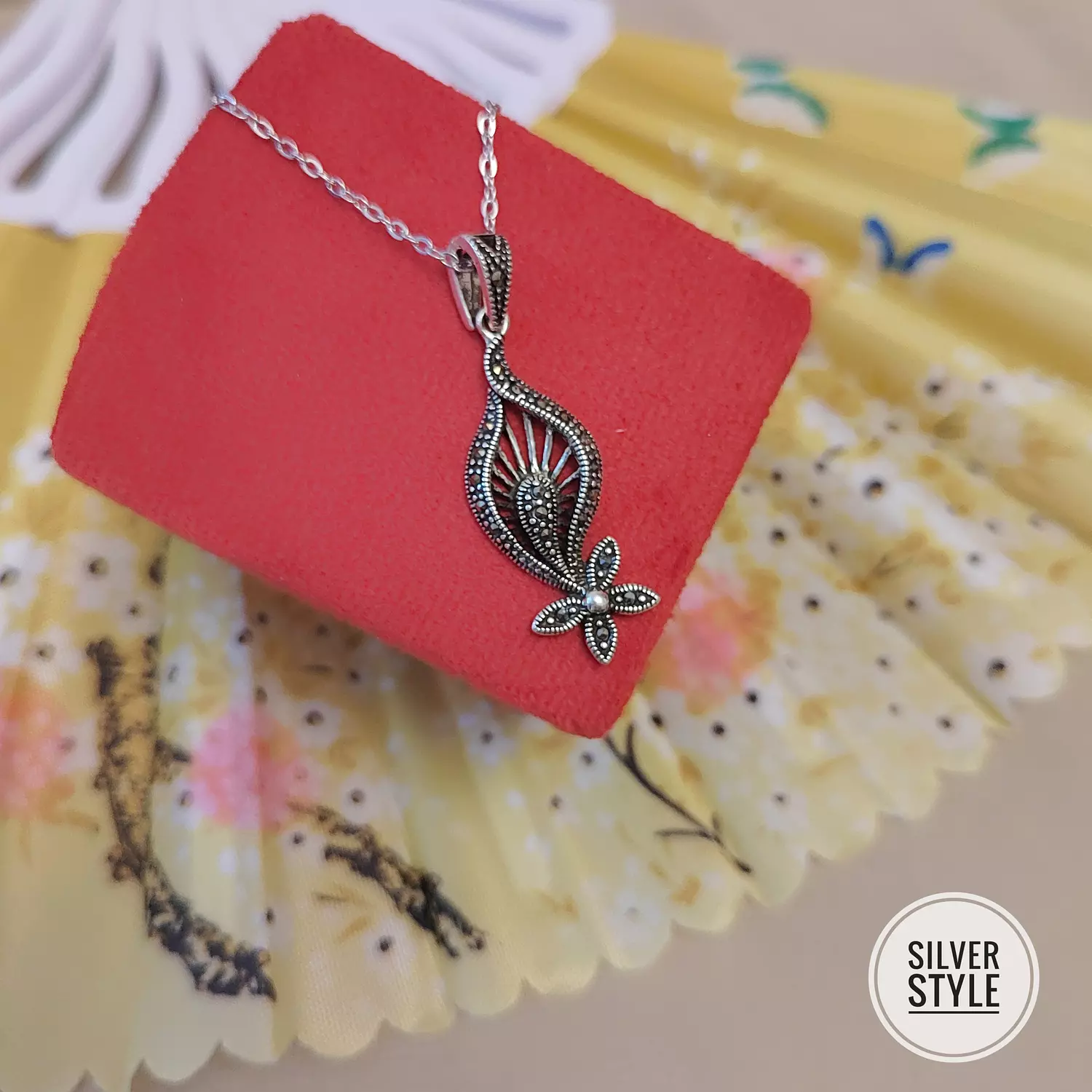 Markiz flower pendant  1