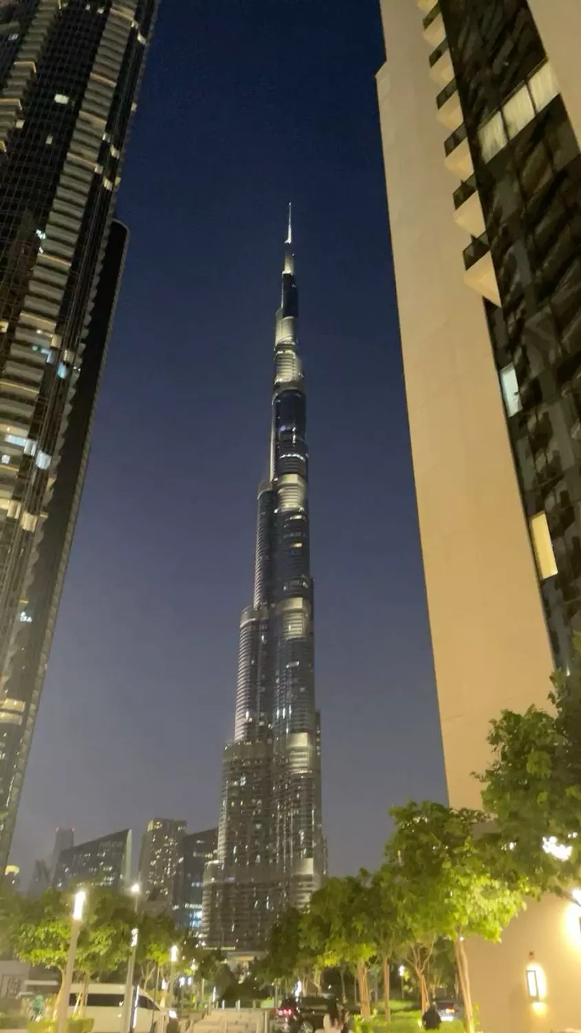🎖️🌐 Burj Khalifa Journey: An Icon of Emirati Creativity. 5