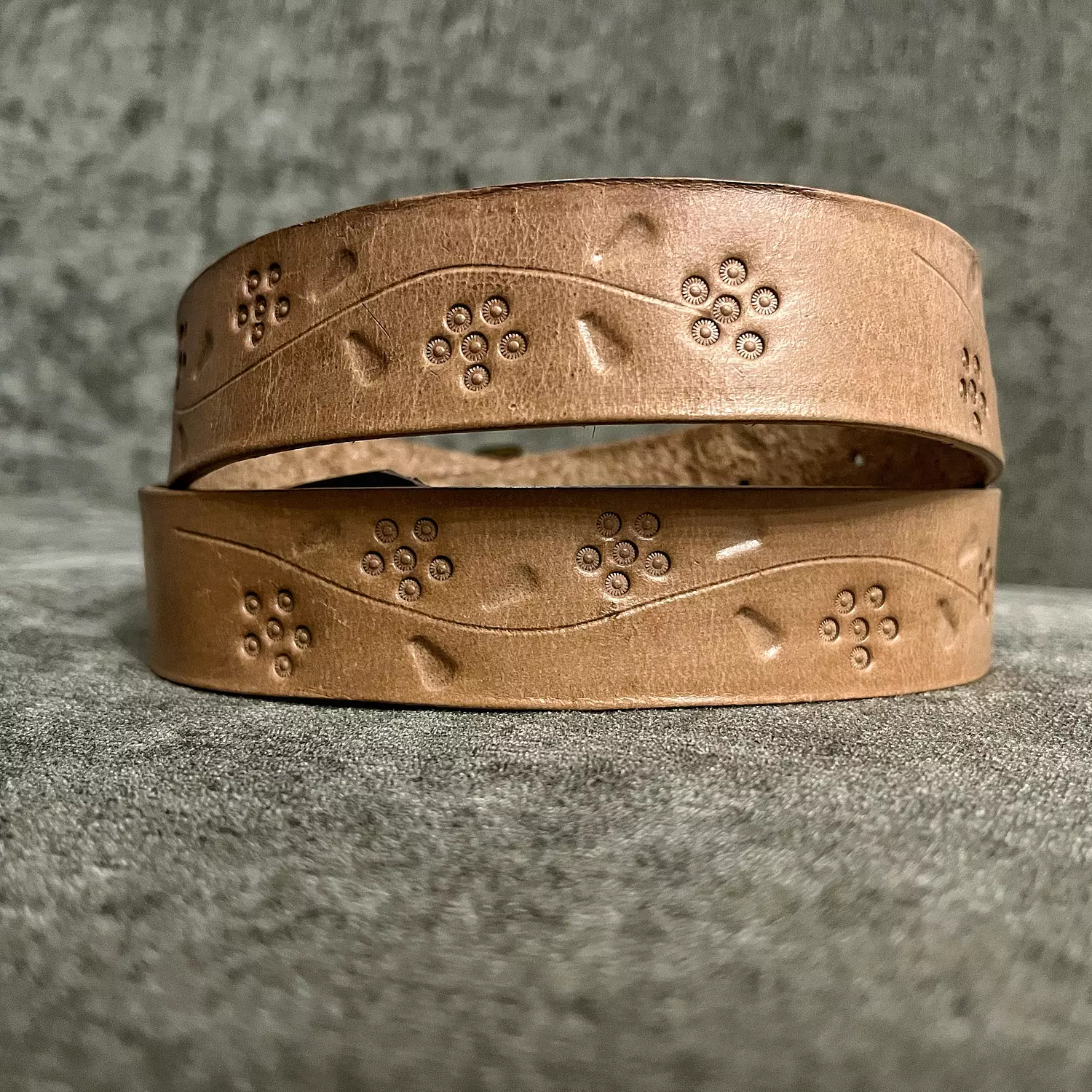 Tooled leather belt - Floral vine 8