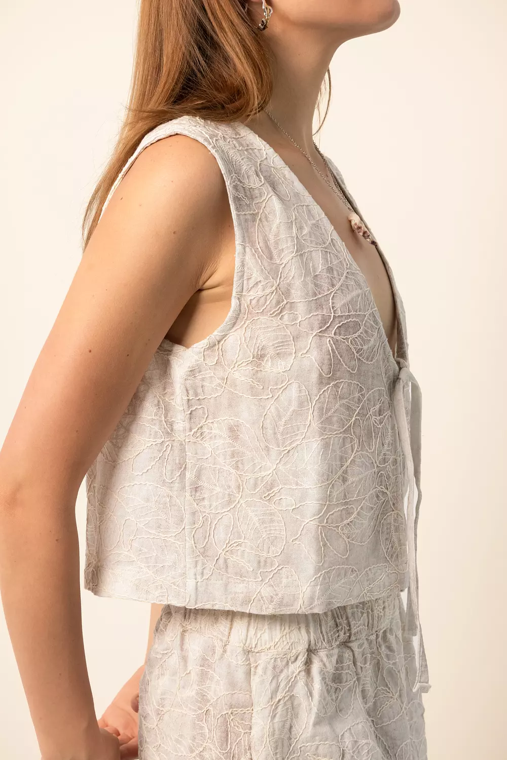 Embroidery Leaves Vest - White hover image