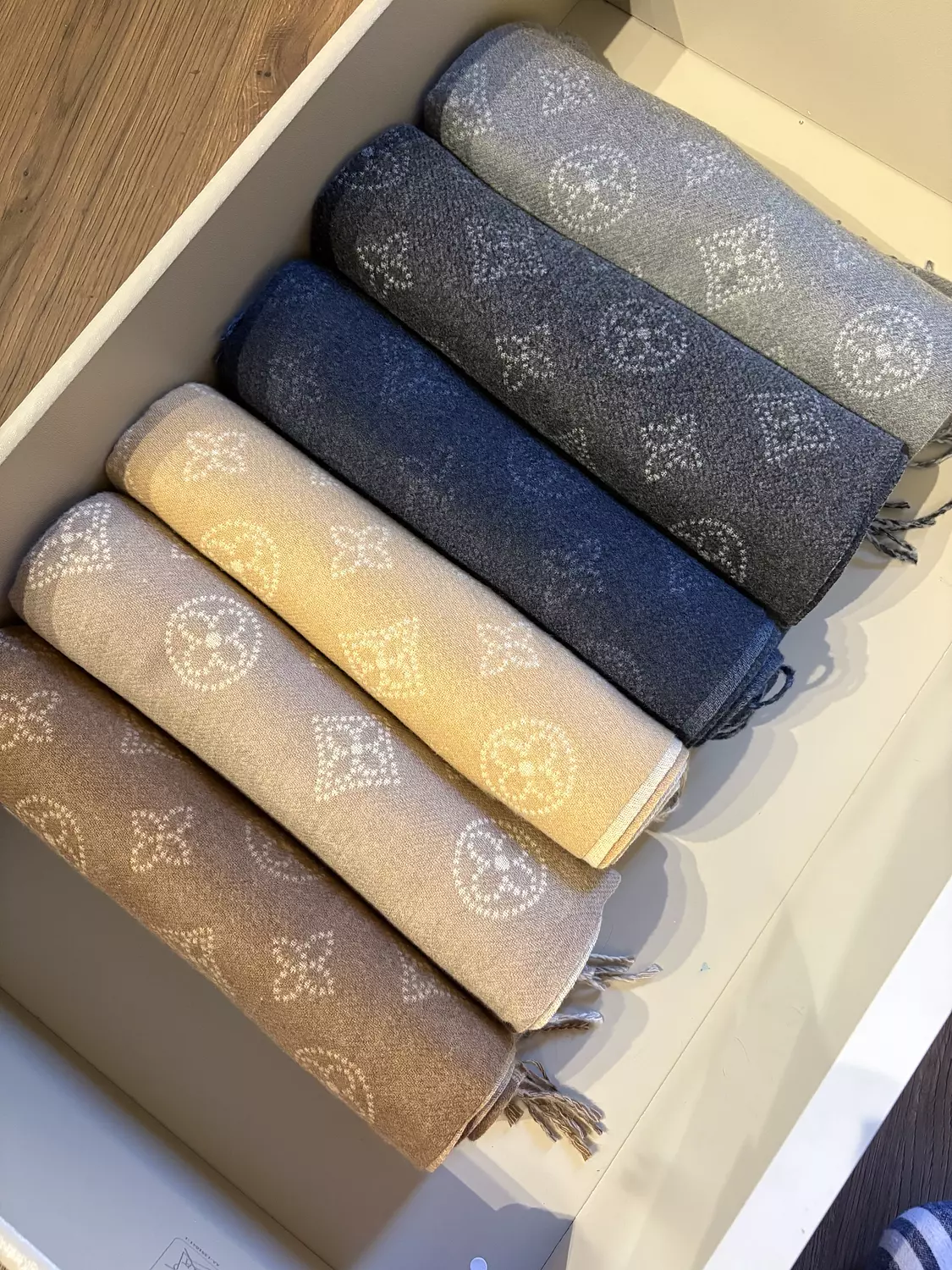 LV WOOL SHAWL image