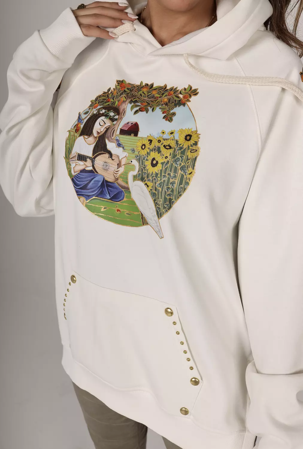 <p style="text-align: center">HOODIES</p>