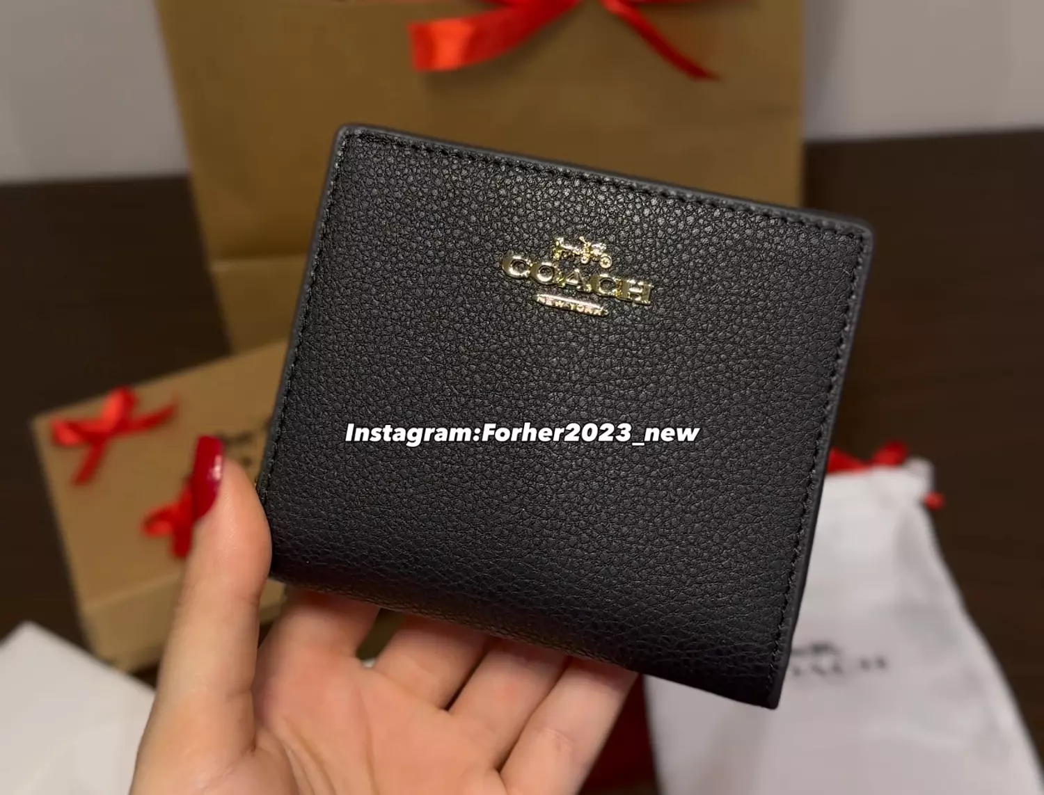 Coach snap wallet in black 1