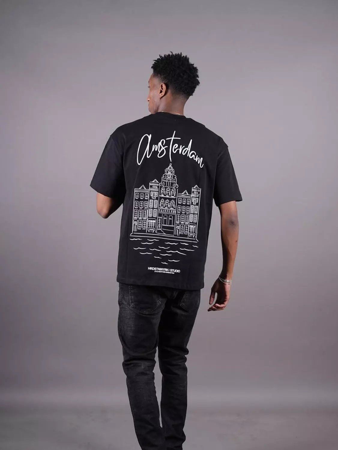 <h3><span style="color: #ffffff">T-Shirt</span></h3>