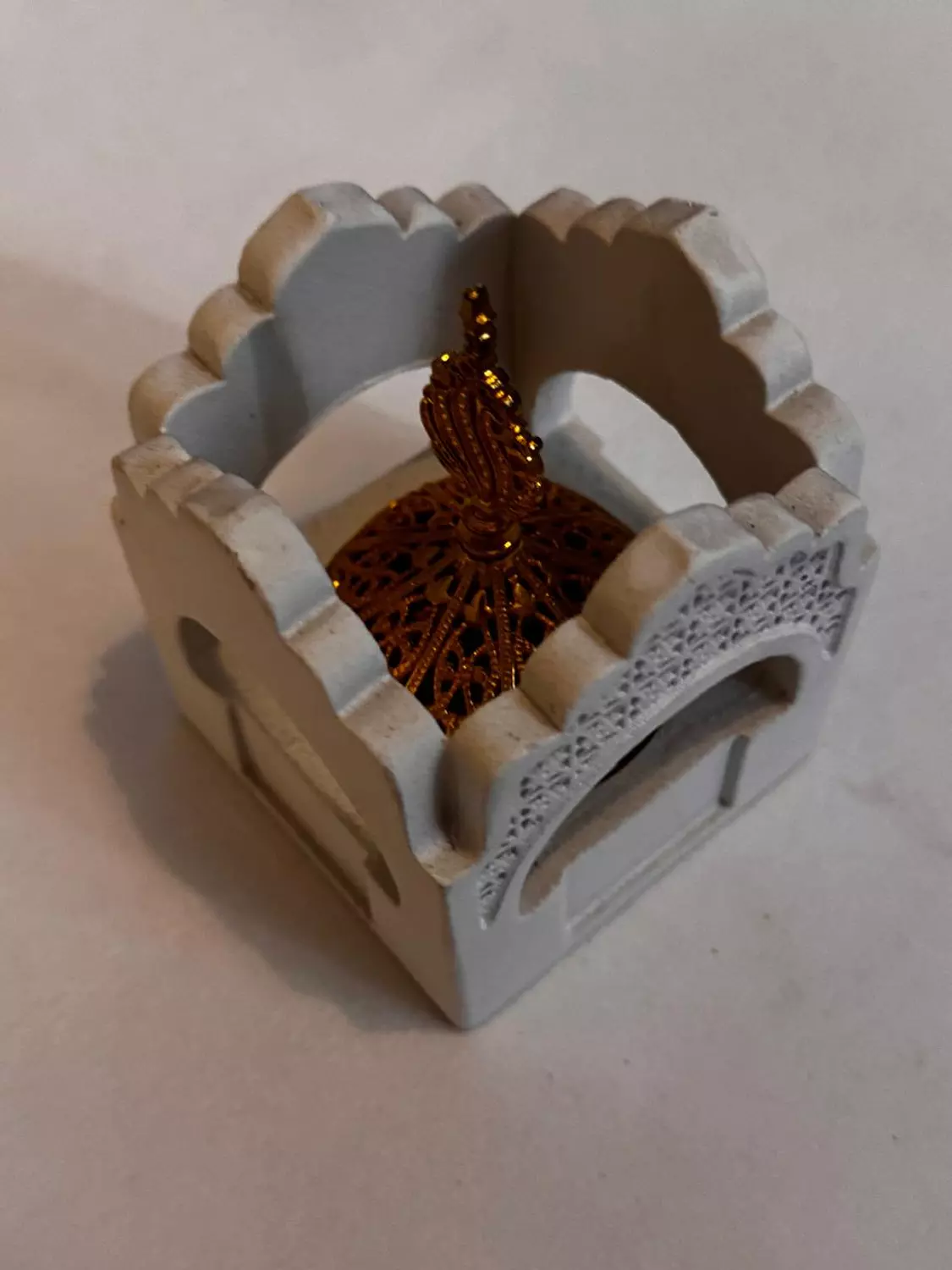 Decorative golden censers 4