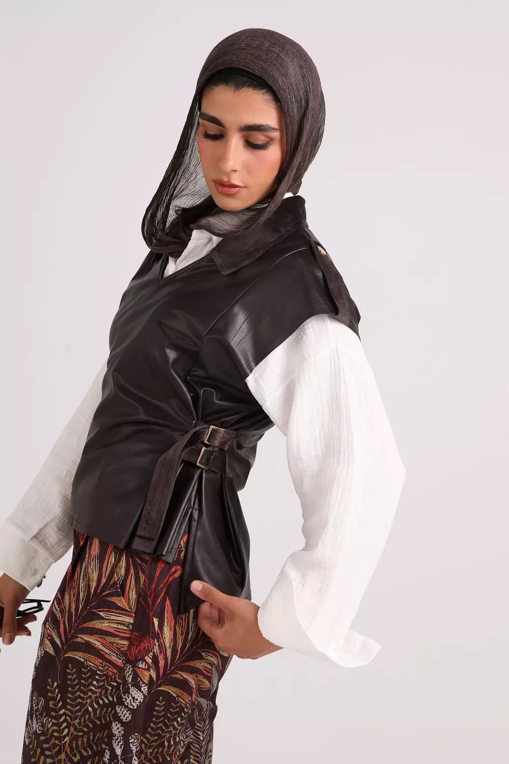 Vellum-Vest " Brown" 2