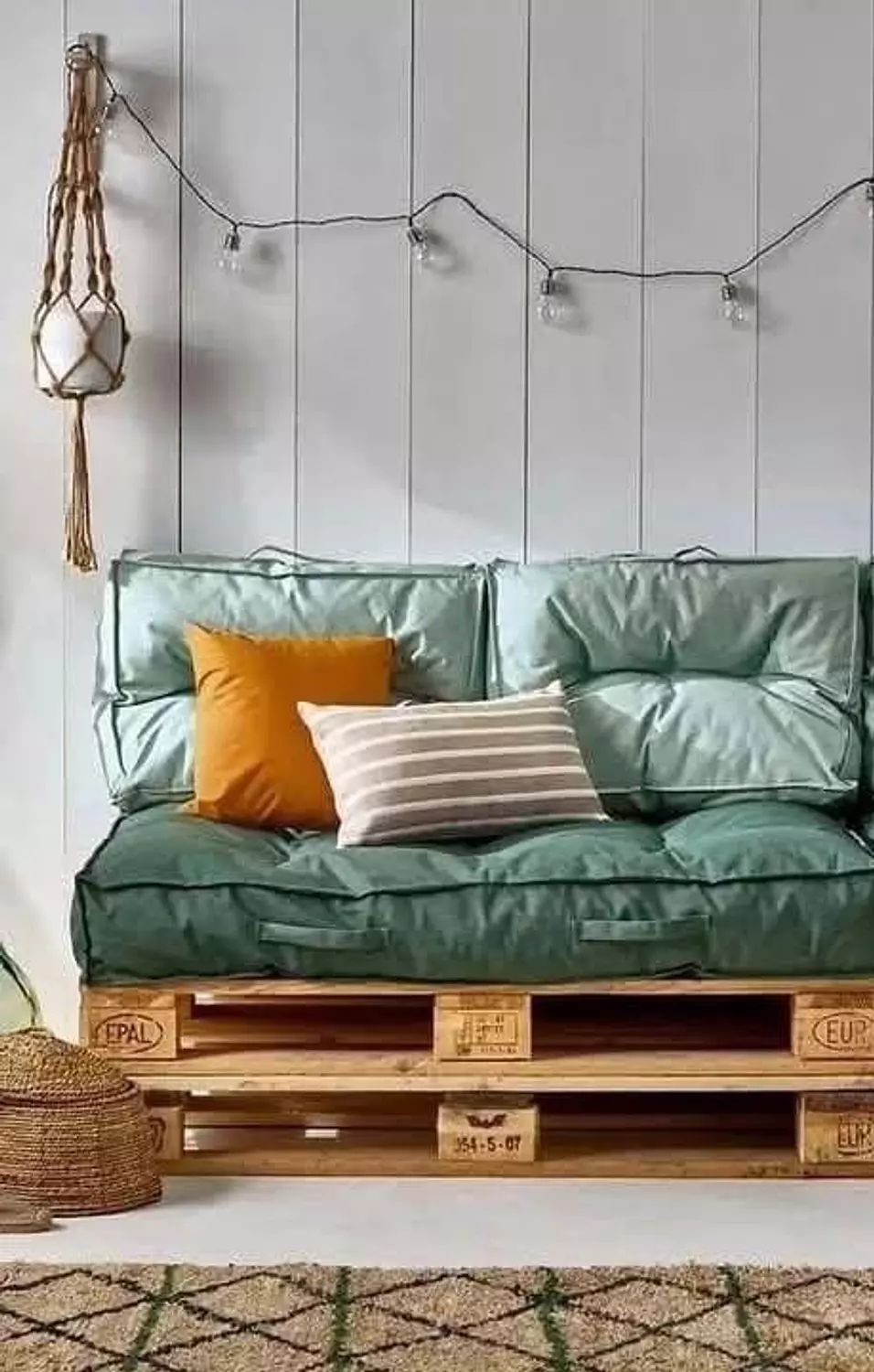 Pallet sofa 1