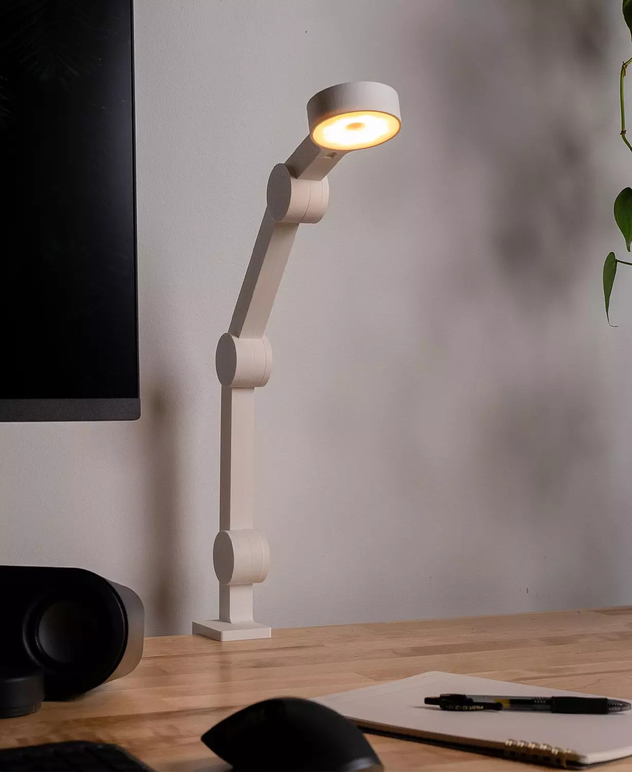 Articulating Task Lamp 4