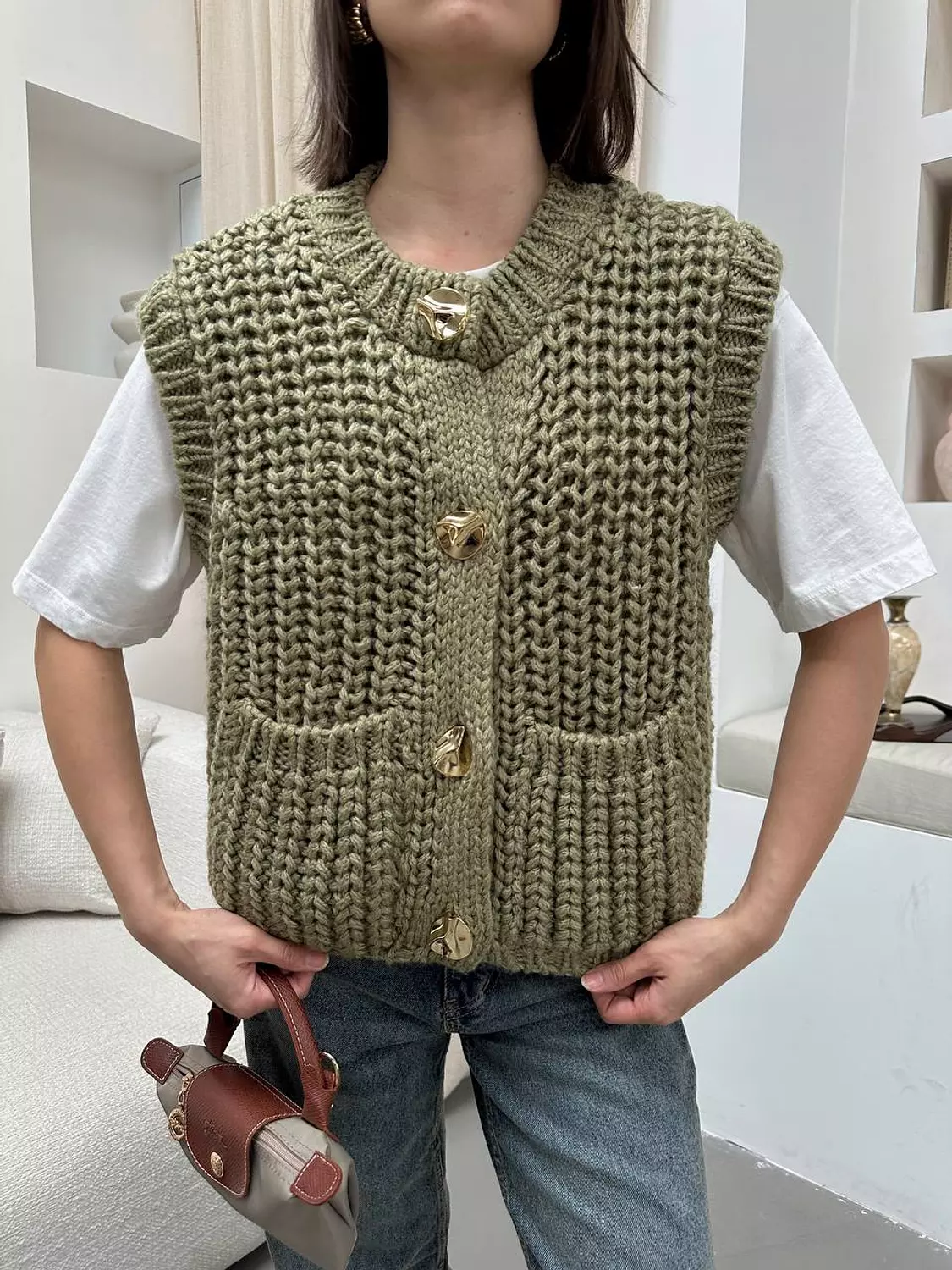 <h3 style="text-align: center"><span style="color: #2a3484">Vest</span></h3>