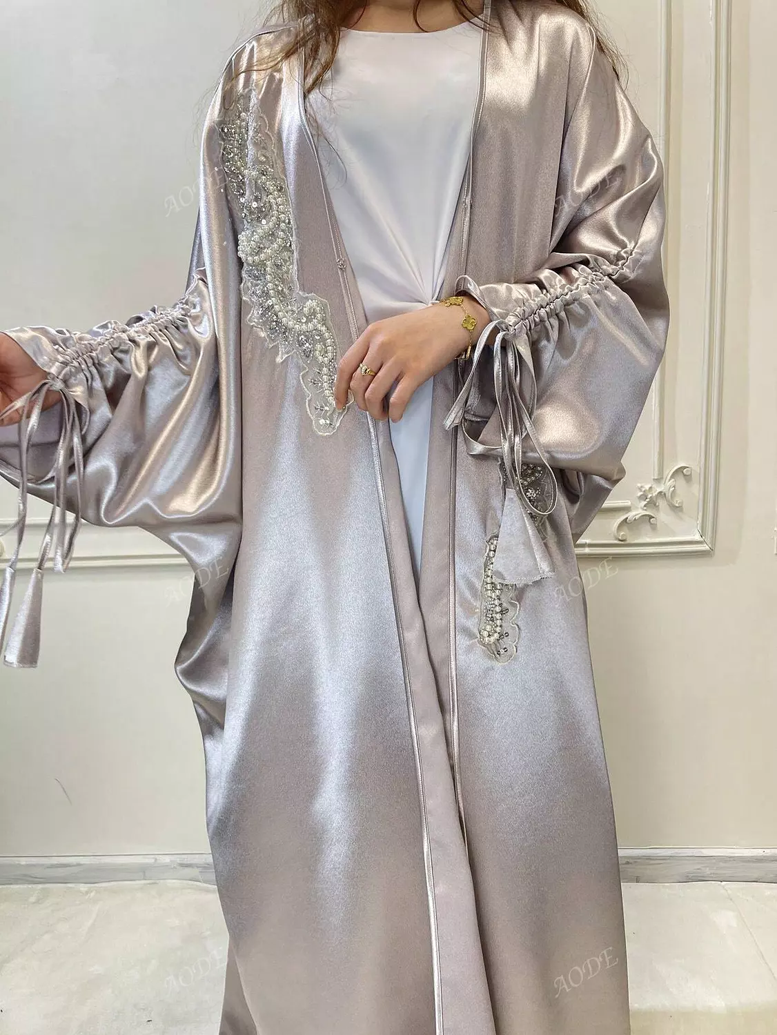 <p><br><strong><span style="color: rgb(231, 0, 2)">Arabian Abayas &amp; Dresses</span></strong></p>