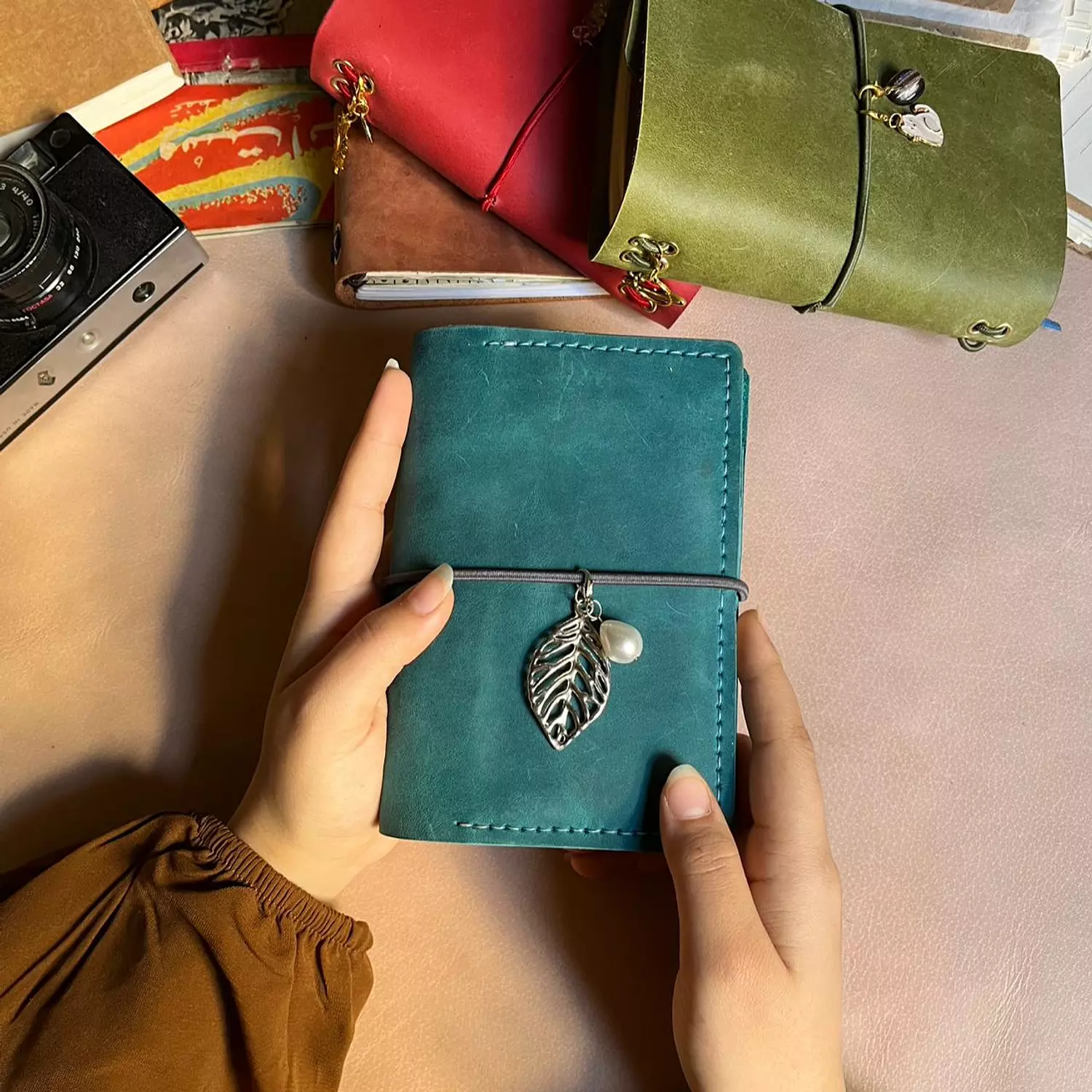 Bifold A6 with pockets  image