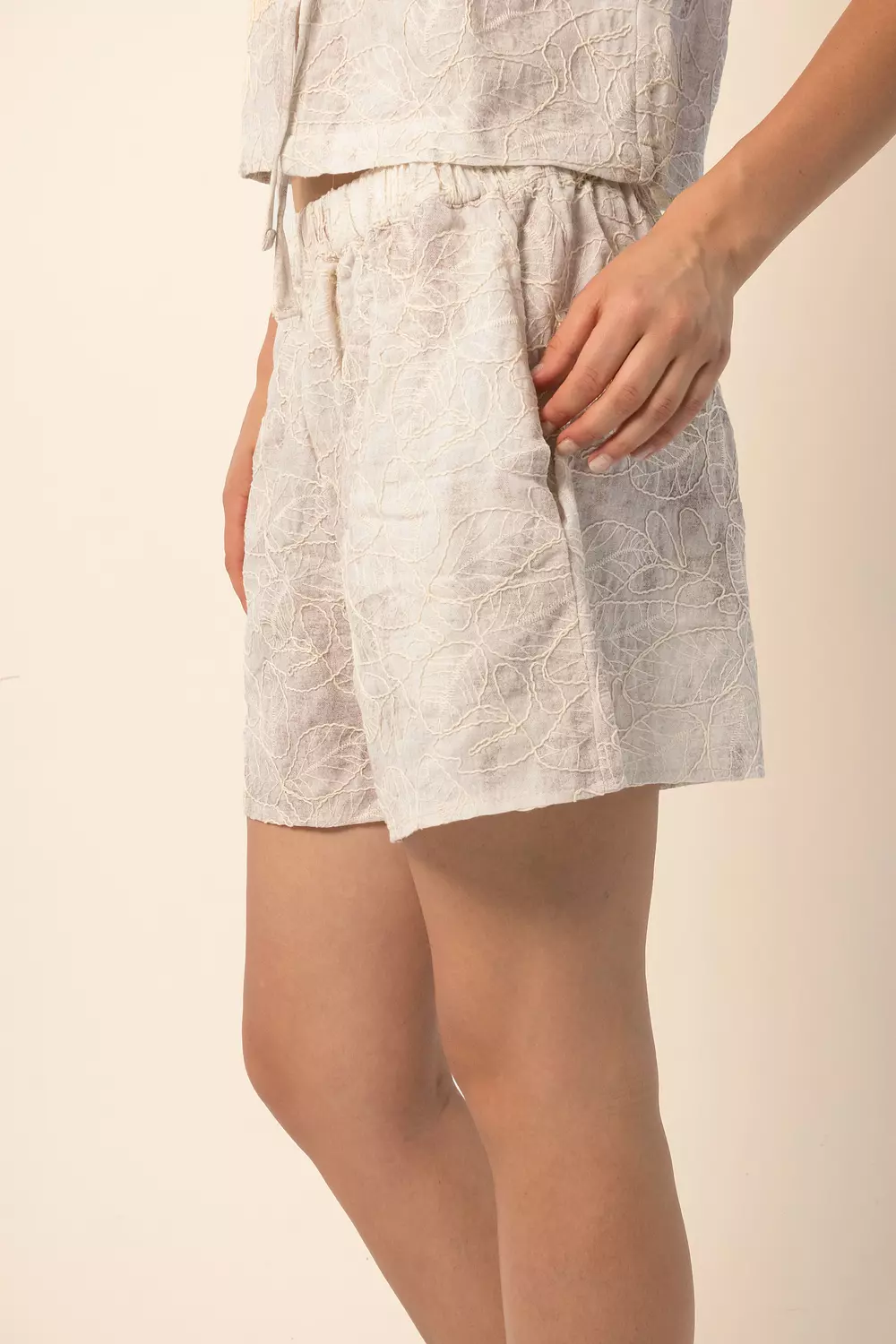 Embroidery Leaves Short - White 2