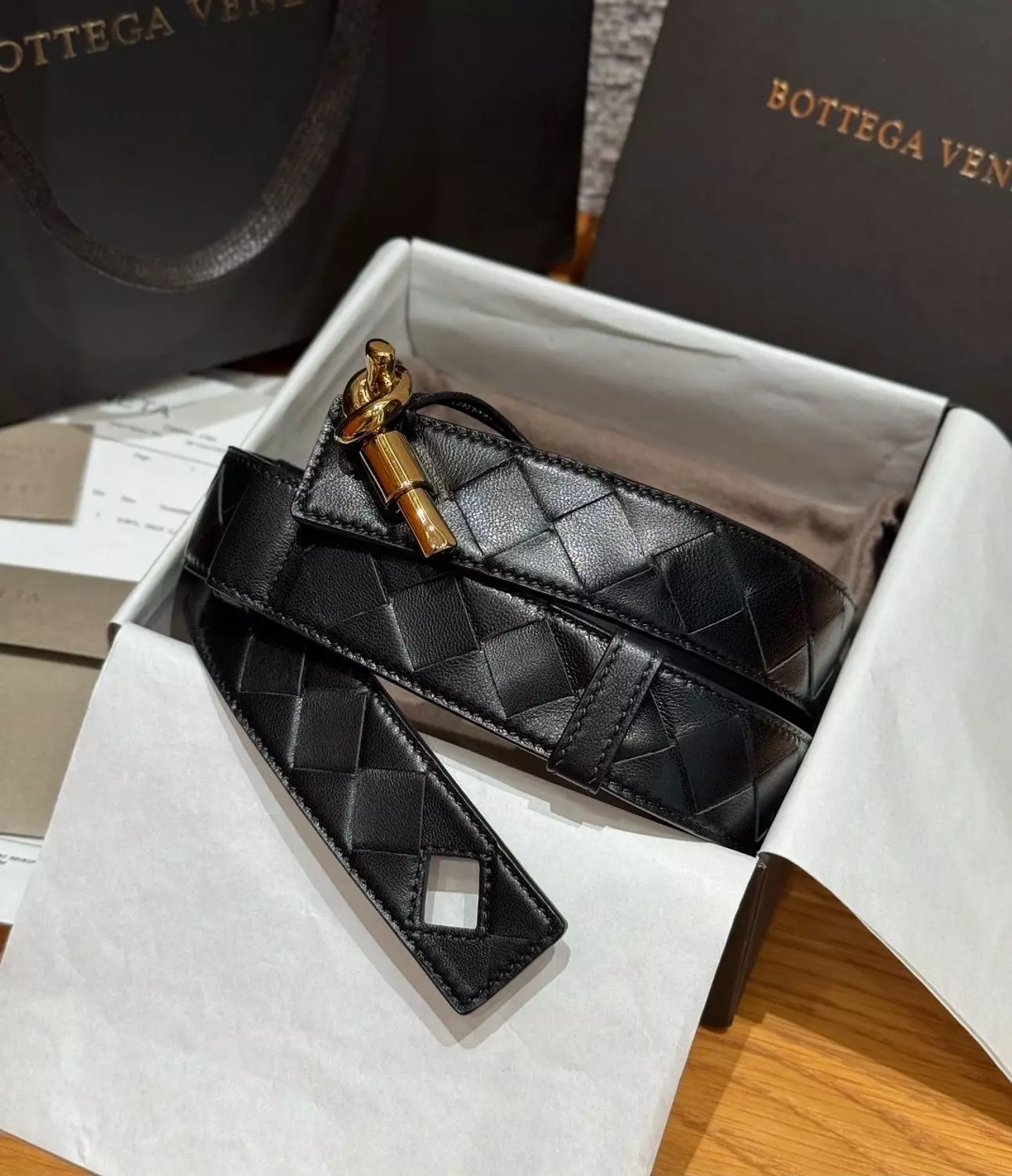Botteg veneta women's belt. image