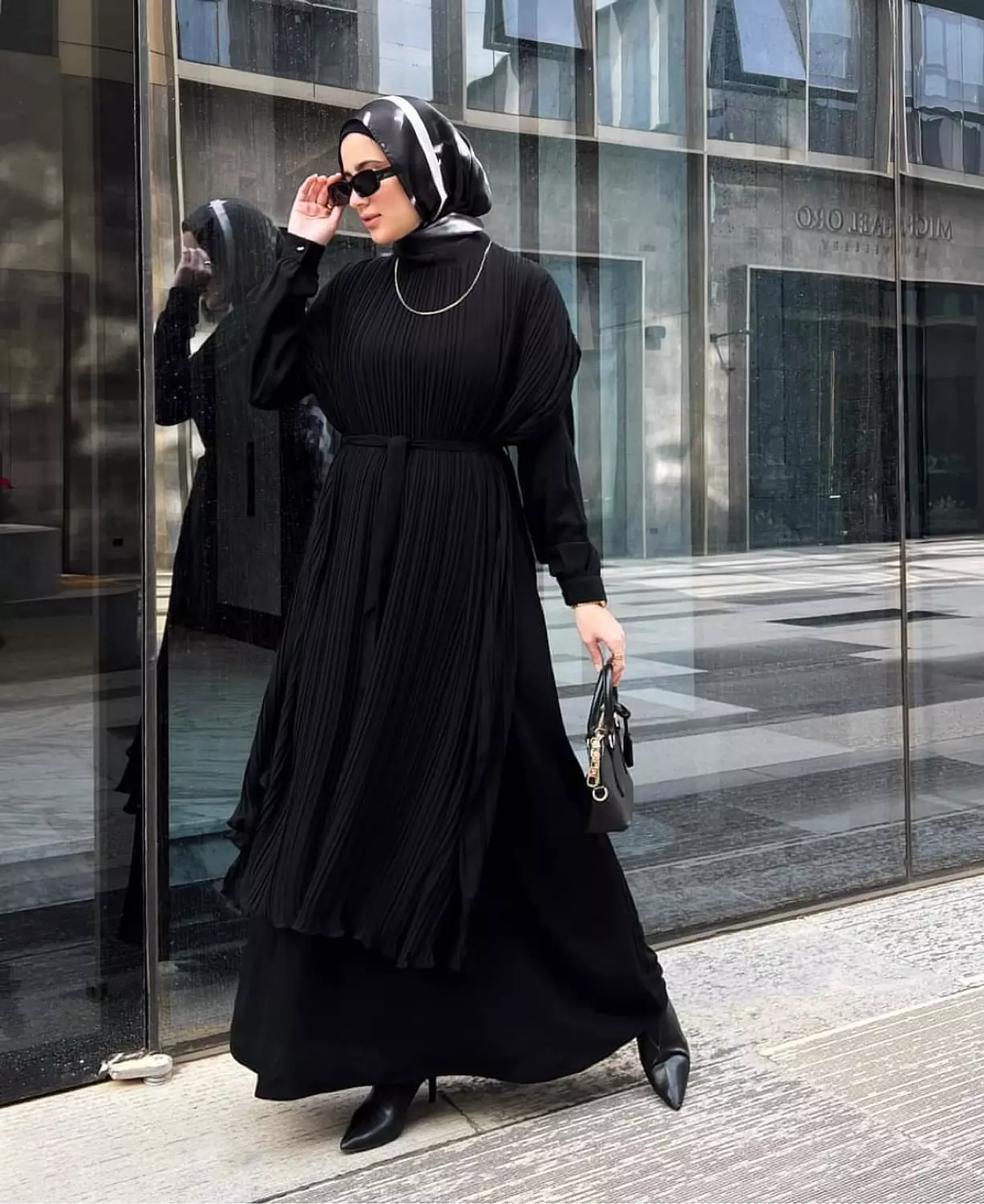 Night Blooming Abaya in Black 3